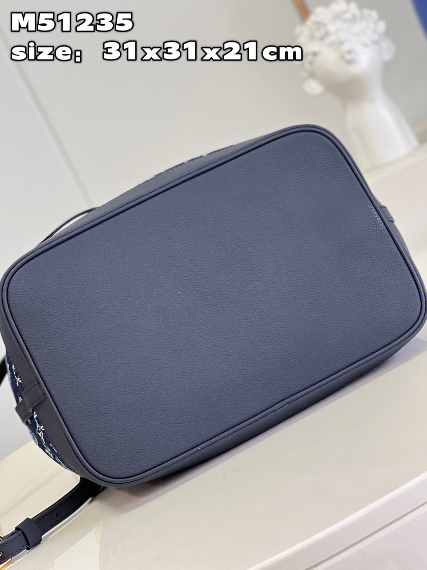 顶级【独家实拍 M51235 】LV路易威登丹宁拼皮水桶包,日本限定款,抽绳款大福袋,手提斜挎都适合的轻便包款 size:31x31x21 6