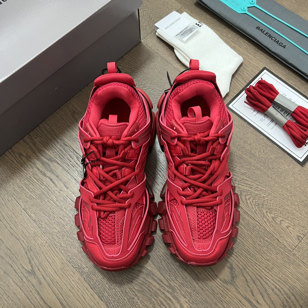 NO:258416,Intermediate Balenciaga, Balenciaga, Daddy Shoes, Third Generation Track 3.0. It caused a strong response when walking on the show. The upper is composed of 108 sub-films, the most difficult in history!  Combining multi-layer outsole TPU   EVA   RB, the upper sole process is more difficult than the first generation. A full set of packaging is delivered with a pair of Balenciaga pure cotton stockings. Full real photos!  Seeing pictures is like seeing goods!  Number of codes: 36-45 codes!  , dad shoes, balenciaga, balenciaga19860909中级Balenciaga 巴黎世家 老爹鞋 三代 track 3.0.秀场走秀时就引起强烈反响 鞋面总共108个子片组合而成,史上难度最大！多层大底TPU EVA RB组合成～鞋面鞋底工艺比初代还更加高难度. 全套包装配送巴黎世家纯棉长袜一副.全实拍图！见图如见货！ 码数:36-45码！,老爹鞋,balenciaga,balenciaga,Women's Shoes