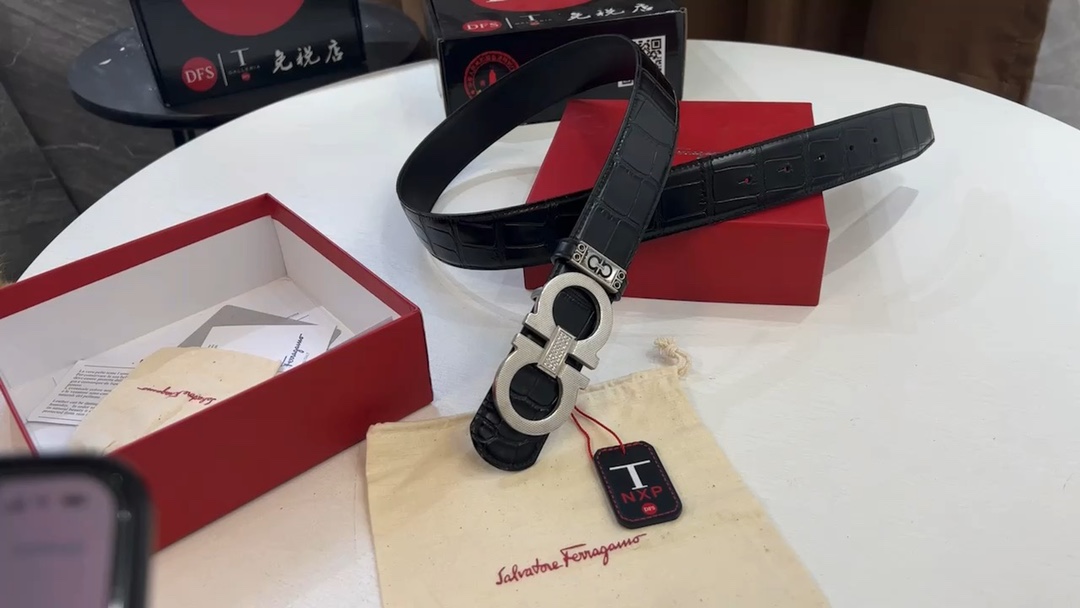 Ferragamo 菲拉格慕 皮带最新款 4.0 皮带，鳄鱼肚纹牛皮，五金精钢镶钻