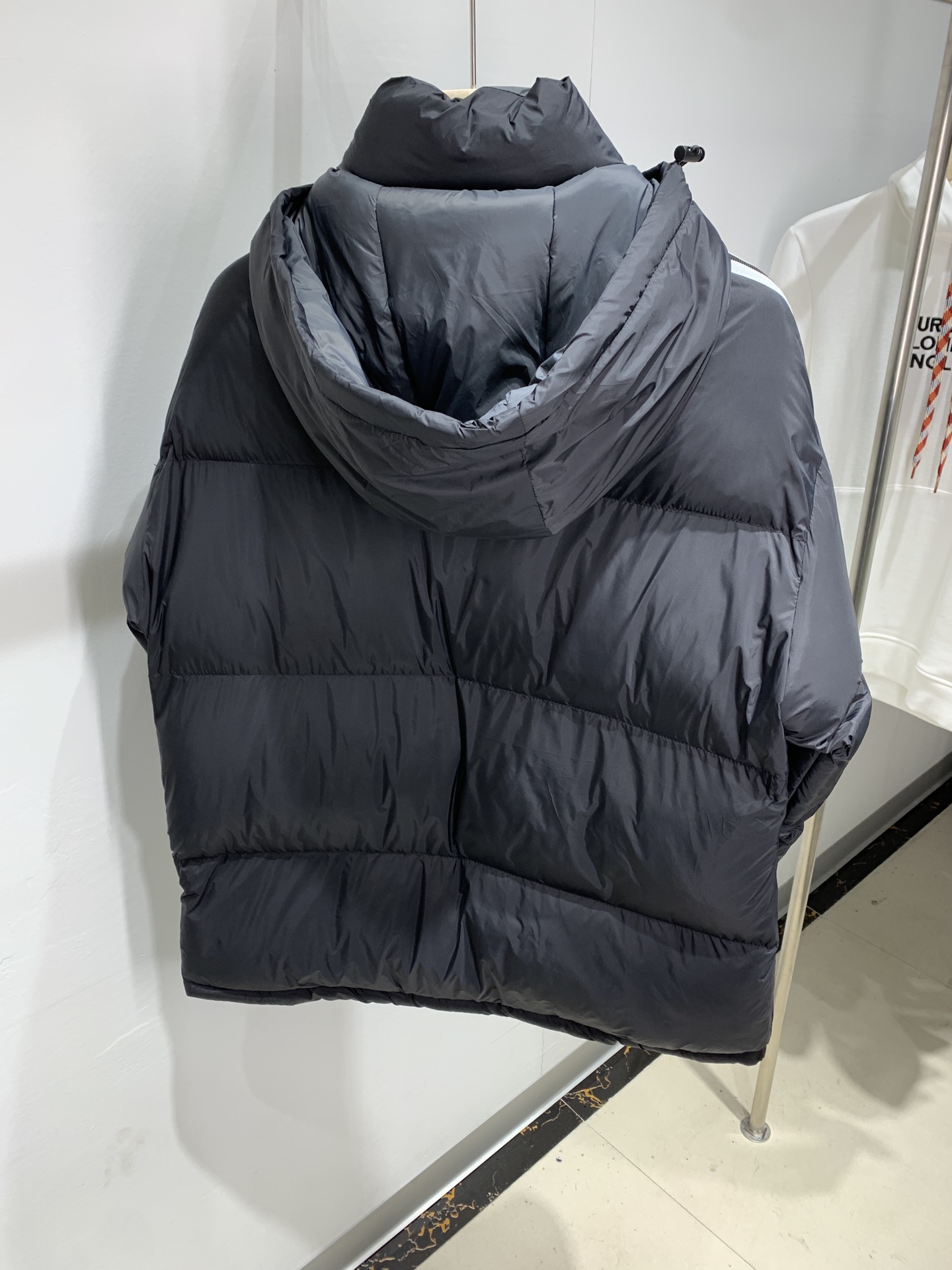 230 阿迪达斯 Adidas 经典三杠情侣羽绒服