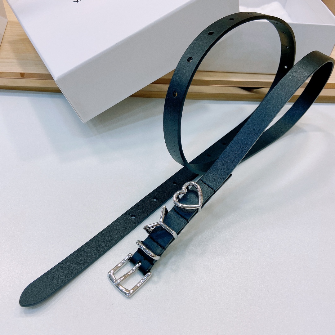 Y/ROJECT春夏系列品牌标志性的