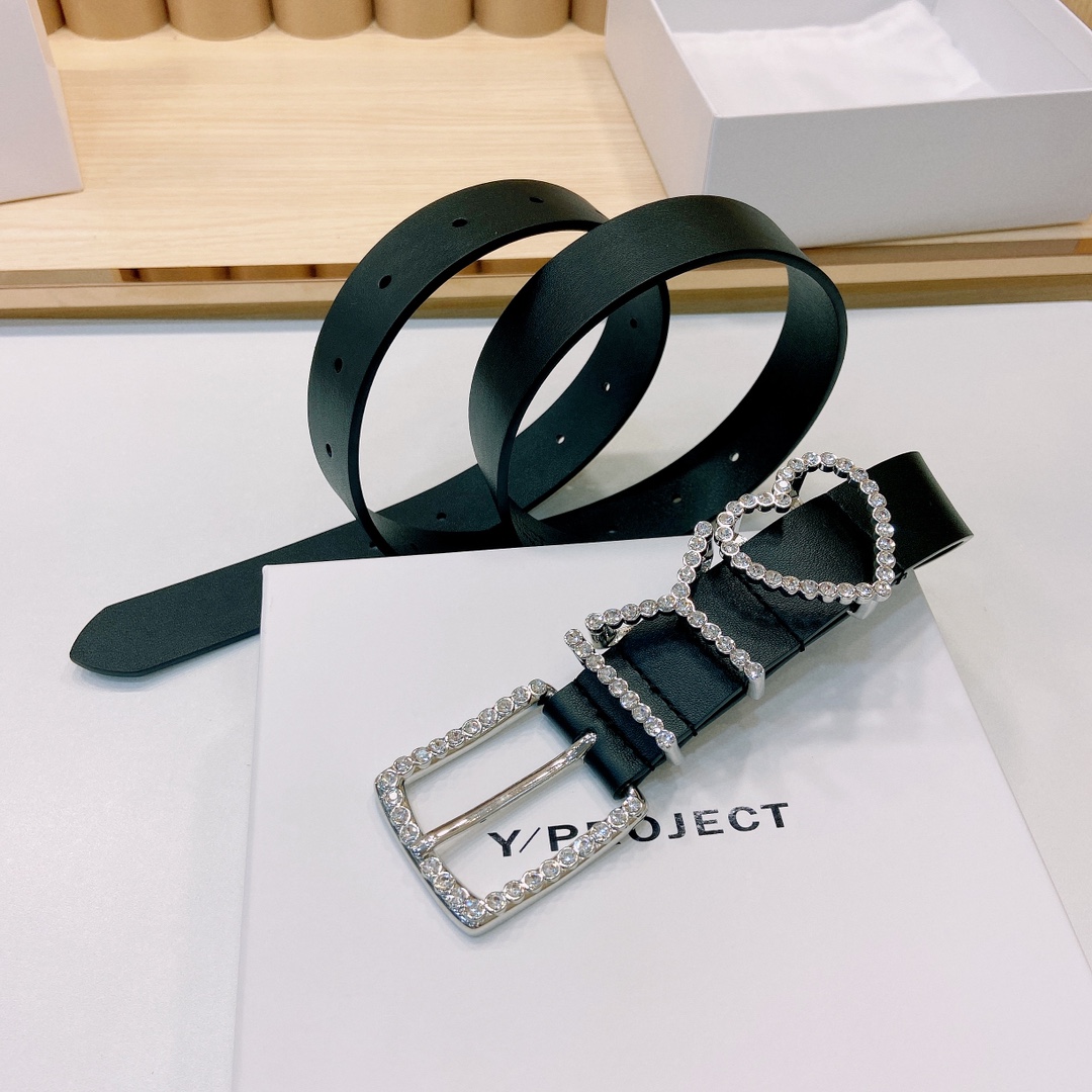Y/ROJECT春夏系列品牌标志性的
