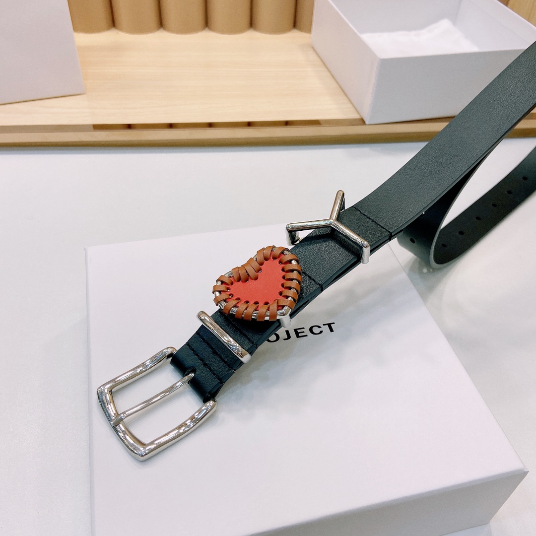 Y/ROJECT春夏系列品牌标志性的
