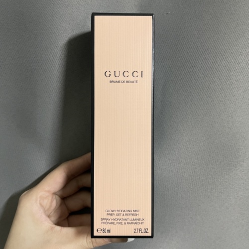 Gucci Brume de Beauté Glow Hydrating Mist - Prep, Set & Refresh - 80ml 1 Gucci Brume de Beauté Glow Hydrating Mist - Prep, Set & Refresh - 80ml