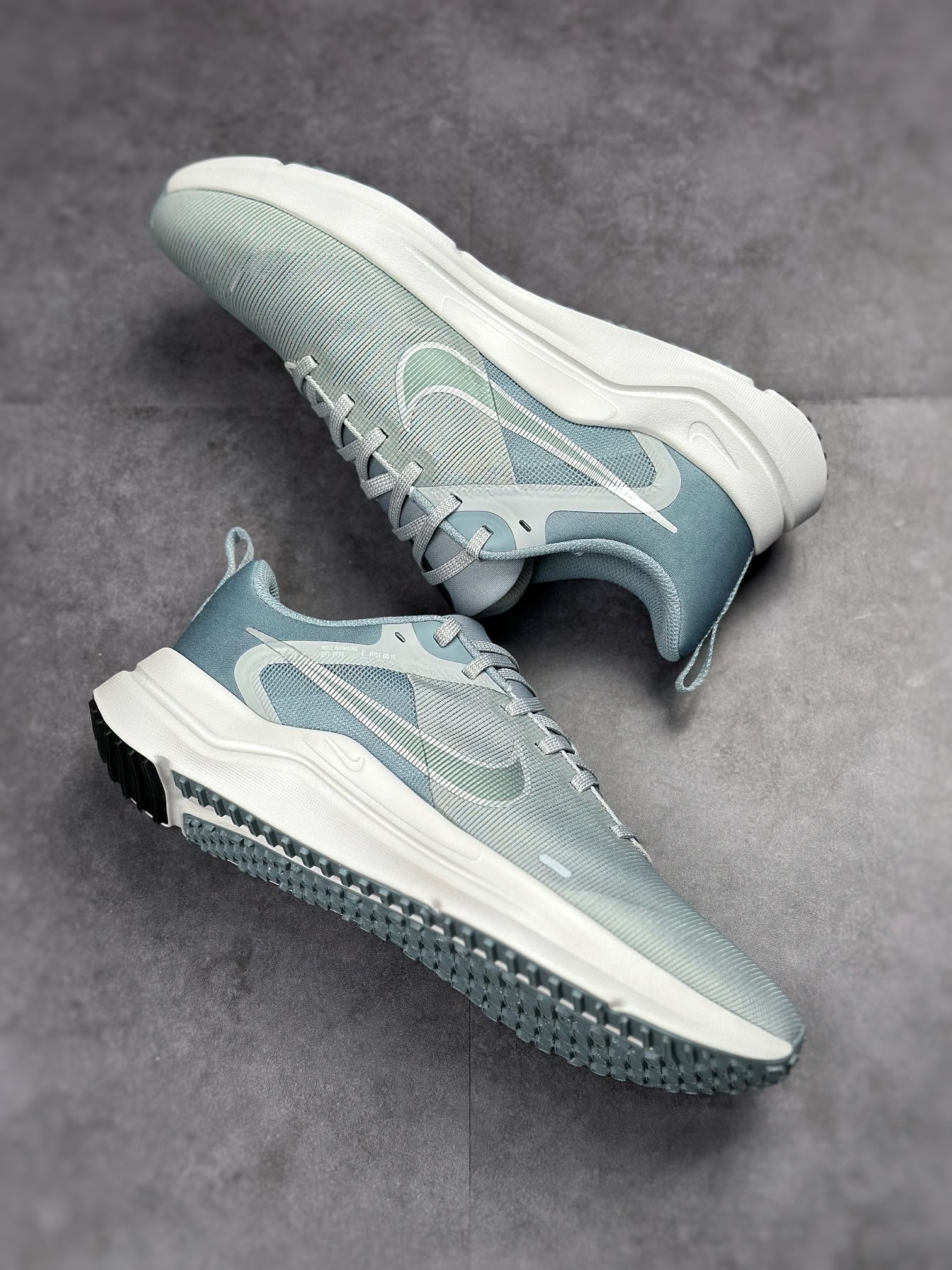 NIKE Downshifter 12 网面超轻透气跑步鞋 DD9293-004