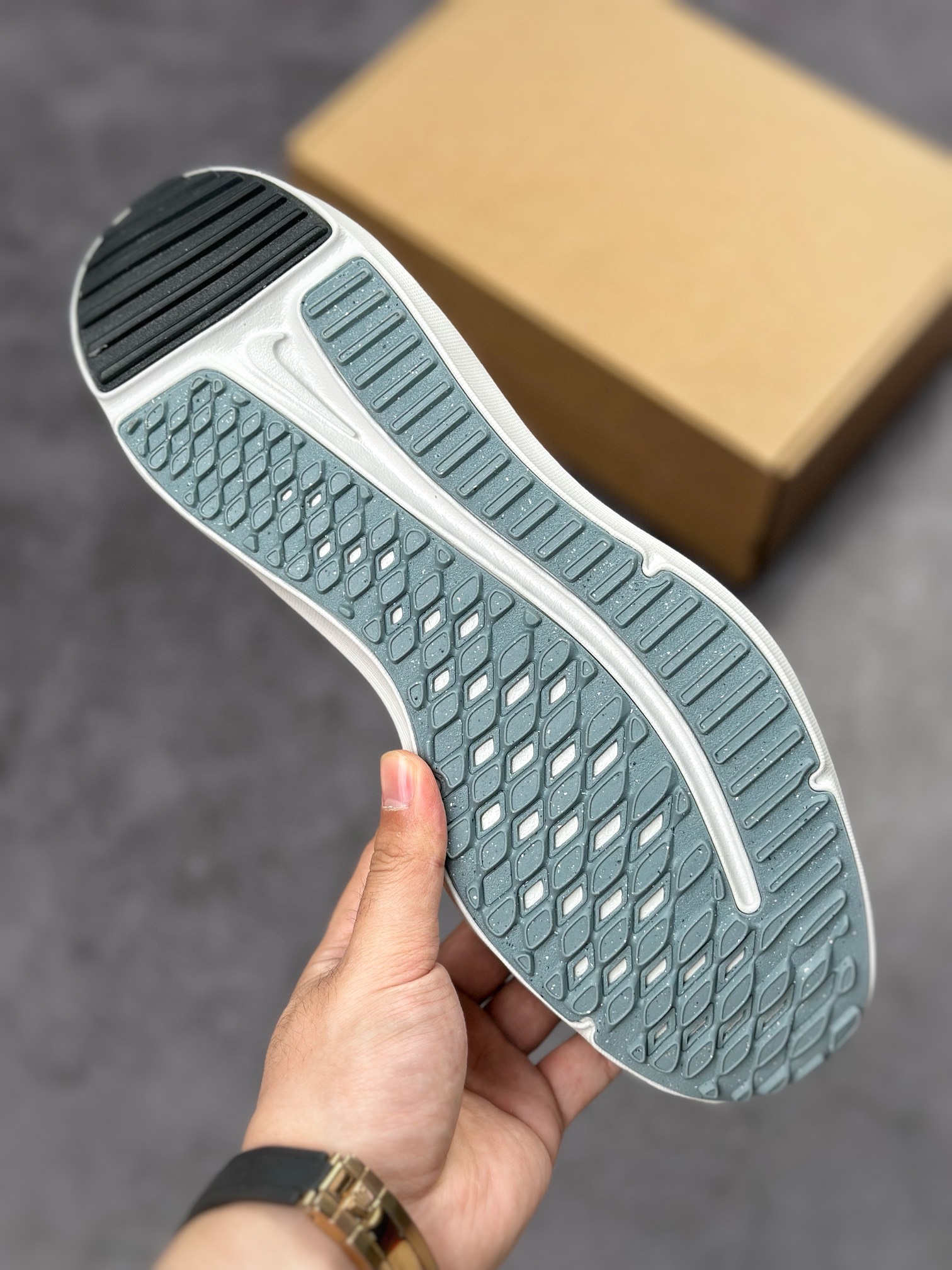 NIKE Downshifter 12 网面超轻透气跑步鞋 DD9293-004