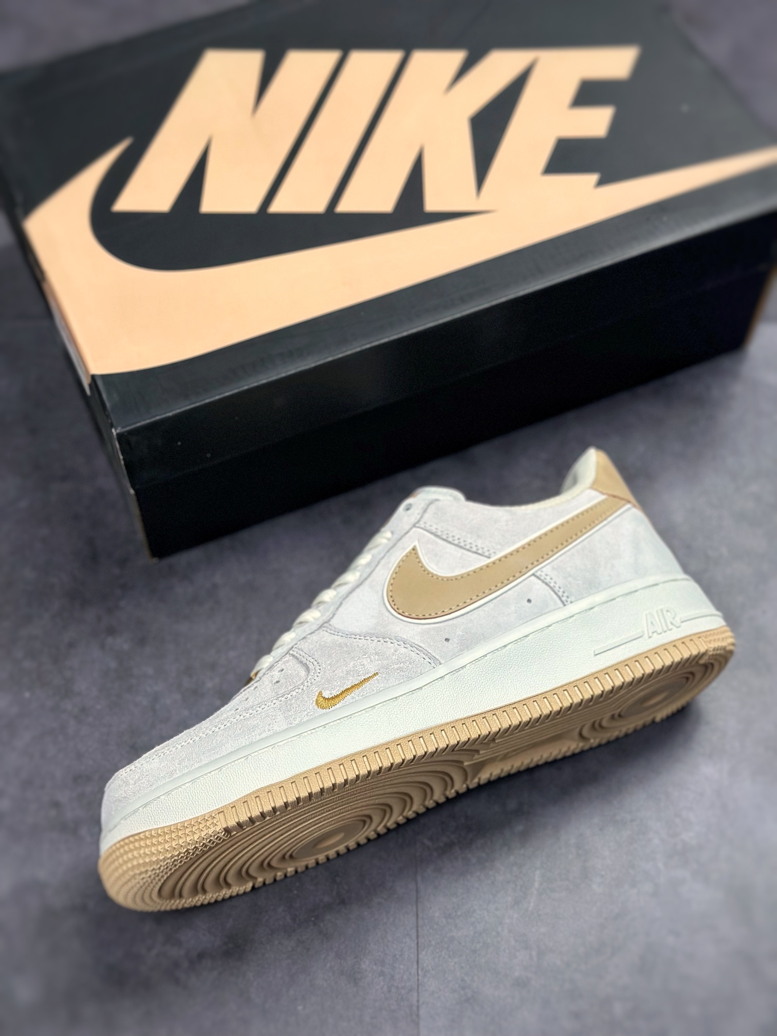 Nike Air Force 1 Low 07 麂皮卡其浅灰 KK5636-310
