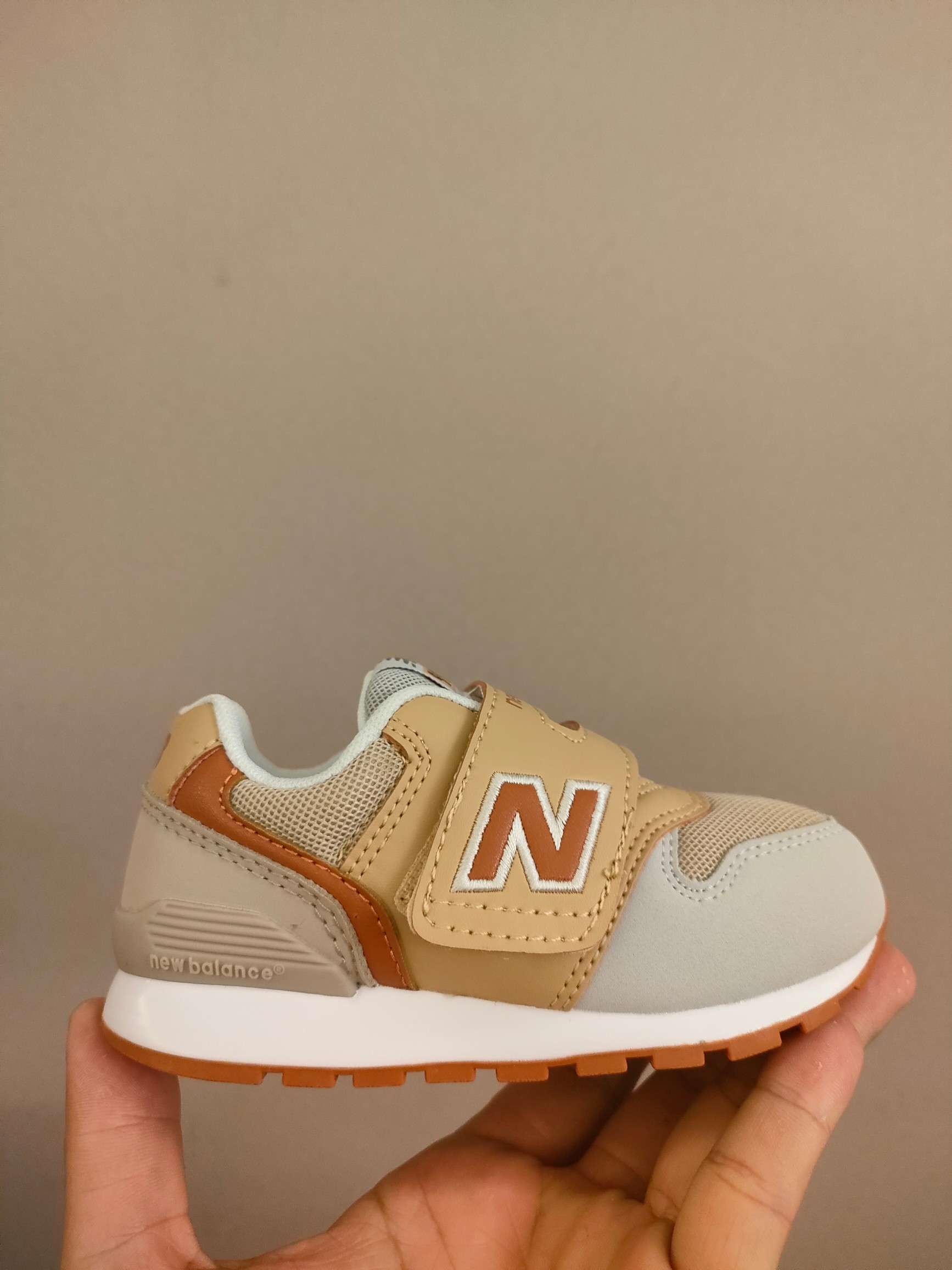 图片[2]-996儿童低帮透气防震防滑运动鞋 大童魔术贴加松紧带，小童魔术贴 经典的996系列！该系列传承了品牌的诸多优点，大胆创新！堪称经典系列里的经典，也是最为热门的系列！时隔一年，再次带来的童鞋，必属重磅～-选品中心