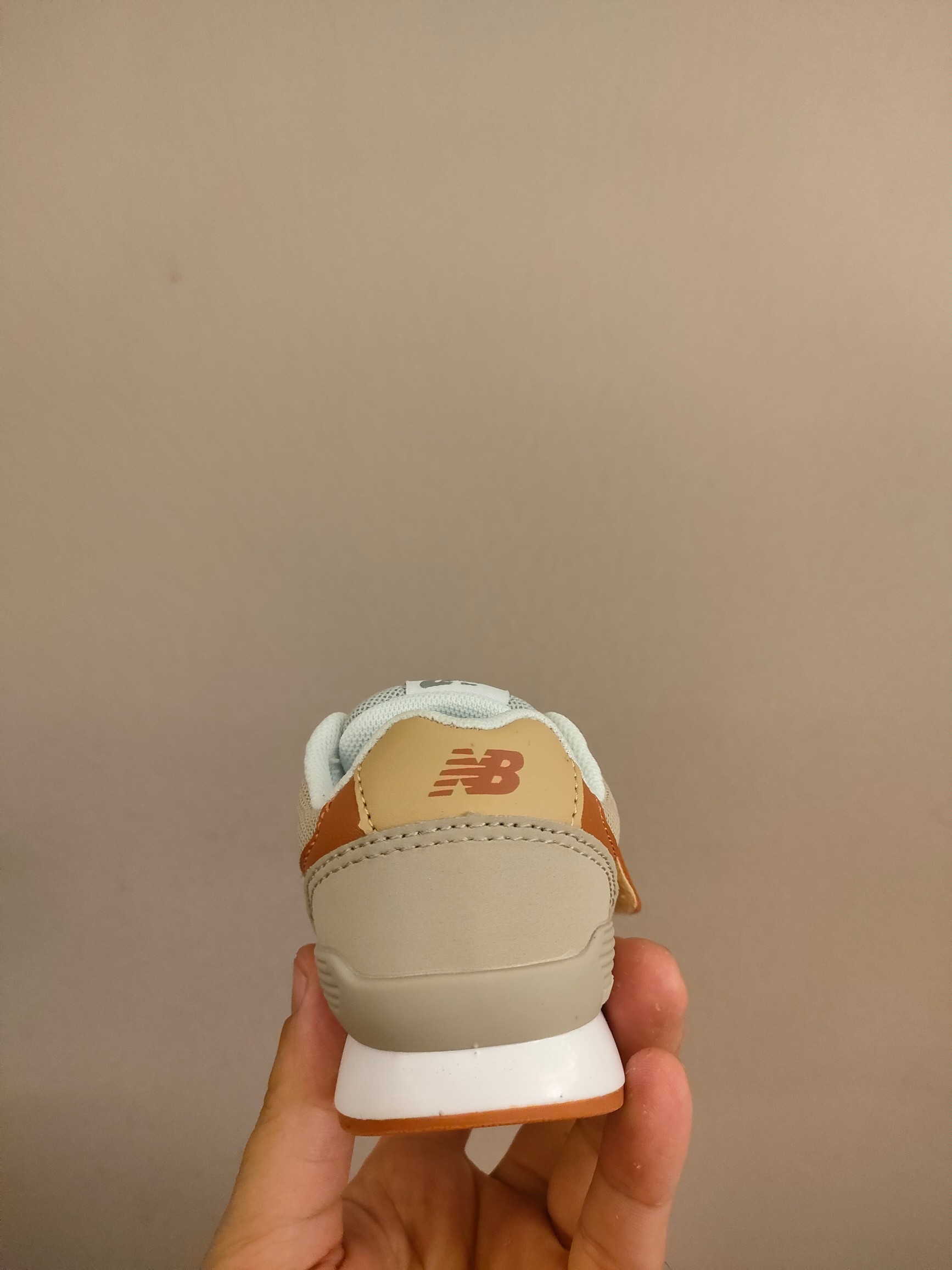 图片[4]-996儿童低帮透气防震防滑运动鞋 大童魔术贴加松紧带，小童魔术贴 经典的996系列！该系列传承了品牌的诸多优点，大胆创新！堪称经典系列里的经典，也是最为热门的系列！时隔一年，再次带来的童鞋，必属重磅～-选品中心