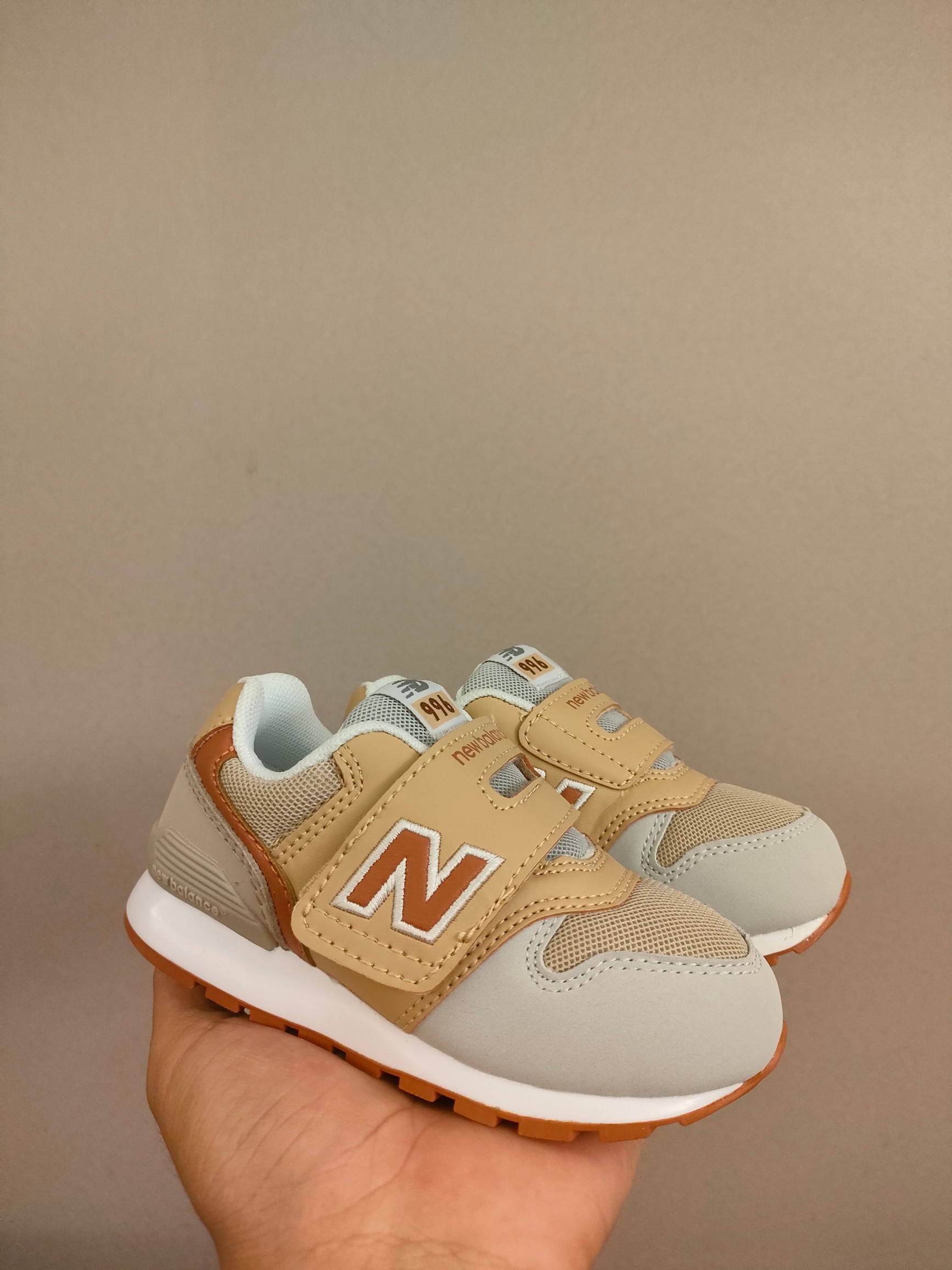 图片[6]-996儿童低帮透气防震防滑运动鞋 大童魔术贴加松紧带，小童魔术贴 经典的996系列！该系列传承了品牌的诸多优点，大胆创新！堪称经典系列里的经典，也是最为热门的系列！时隔一年，再次带来的童鞋，必属重磅～-选品中心