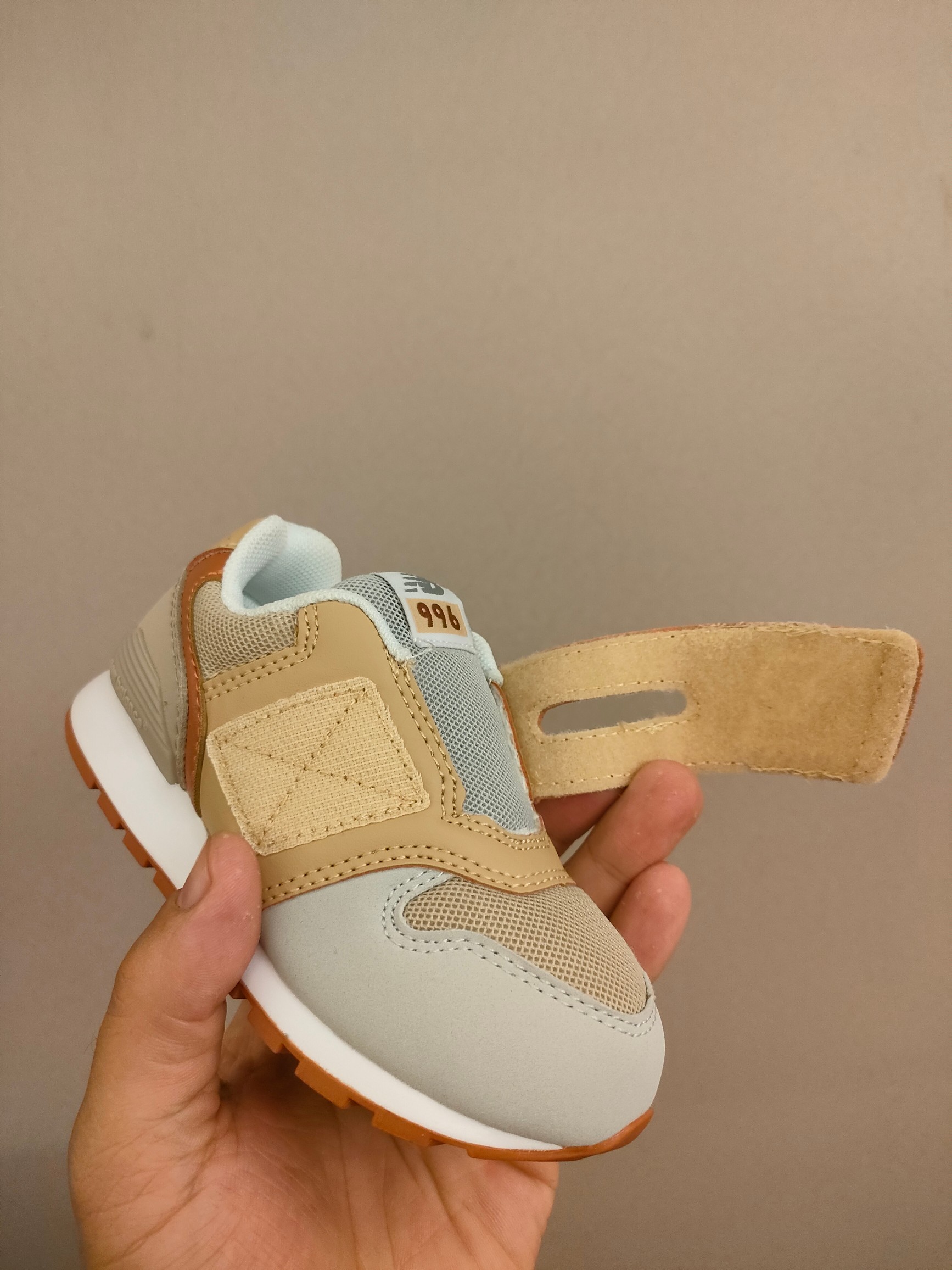 图片[7]-996儿童低帮透气防震防滑运动鞋 大童魔术贴加松紧带，小童魔术贴 经典的996系列！该系列传承了品牌的诸多优点，大胆创新！堪称经典系列里的经典，也是最为热门的系列！时隔一年，再次带来的童鞋，必属重磅～-选品中心