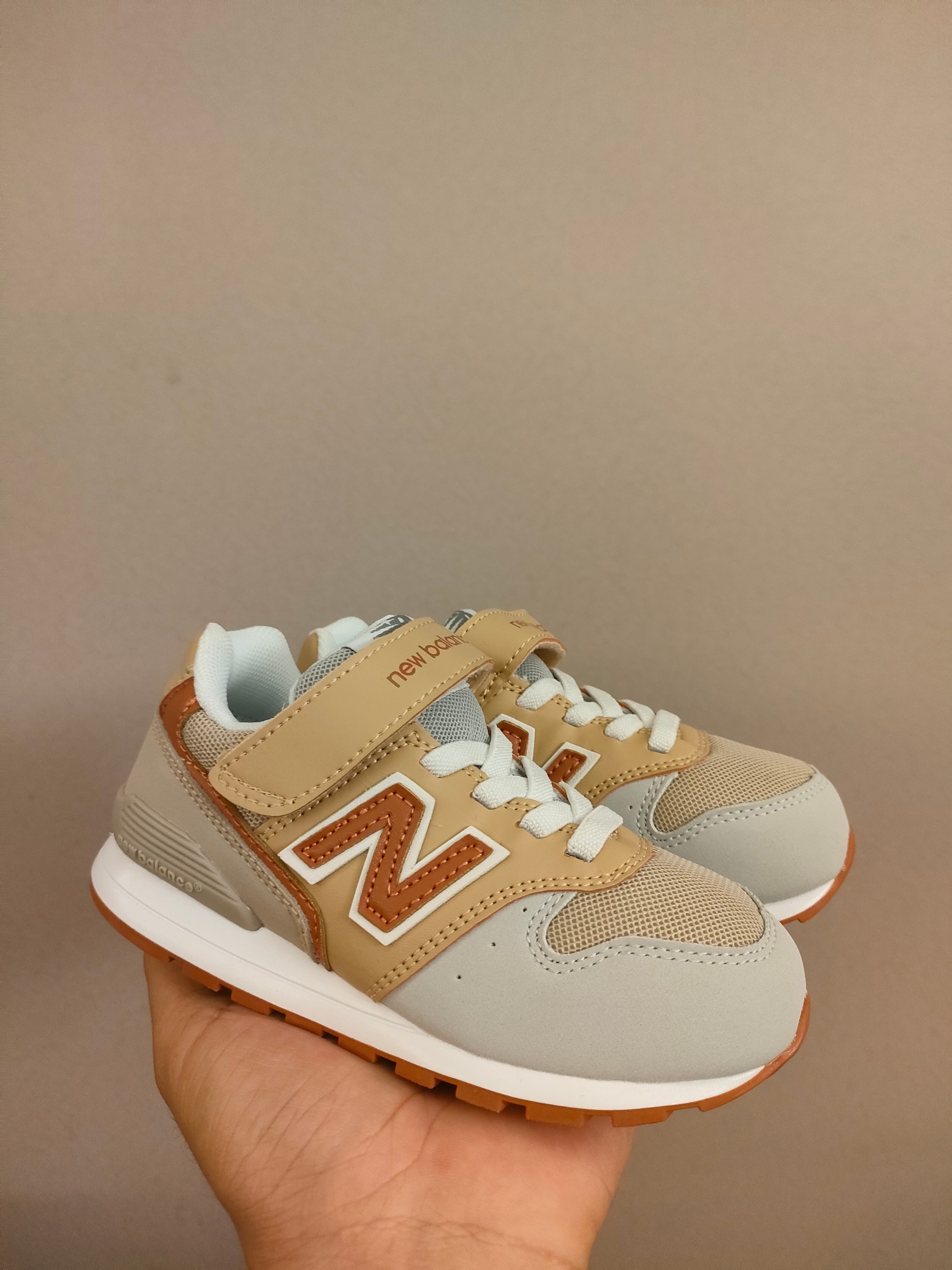 图片[2]-996儿童低帮透气防震防滑运动鞋 大童魔术贴加松紧带，小童魔术贴 经典的996系列！该系列传承了品牌的诸多优点，大胆创新！堪称经典系列里的经典，也是最为热门的系列！时隔一年，再次带来的童鞋，必属重磅～-选品中心