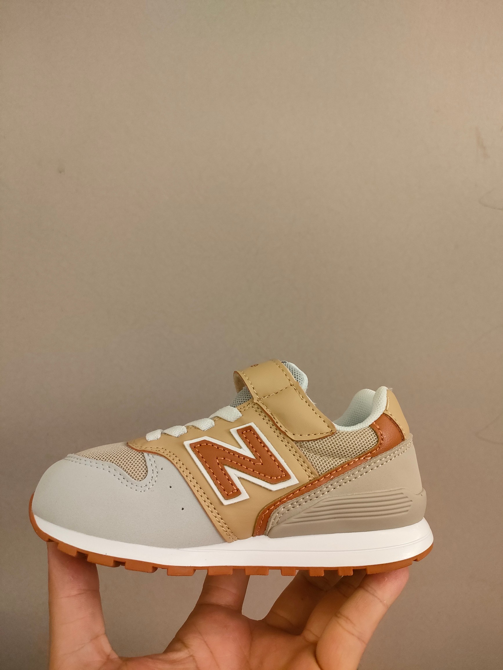 图片[5]-996儿童低帮透气防震防滑运动鞋 大童魔术贴加松紧带，小童魔术贴 经典的996系列！该系列传承了品牌的诸多优点，大胆创新！堪称经典系列里的经典，也是最为热门的系列！时隔一年，再次带来的童鞋，必属重磅～-选品中心