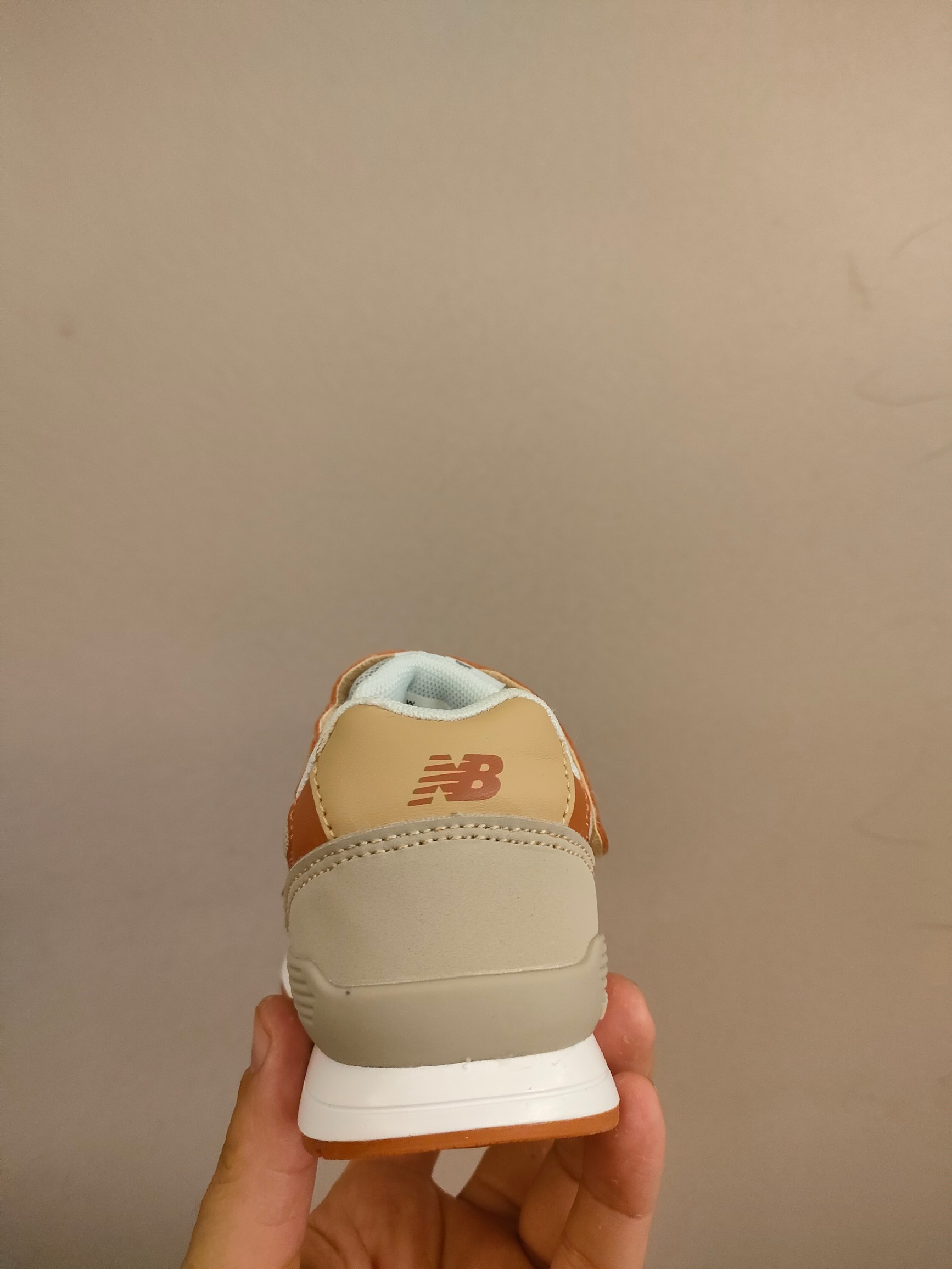 图片[6]-996儿童低帮透气防震防滑运动鞋 大童魔术贴加松紧带，小童魔术贴 经典的996系列！该系列传承了品牌的诸多优点，大胆创新！堪称经典系列里的经典，也是最为热门的系列！时隔一年，再次带来的童鞋，必属重磅～-选品中心