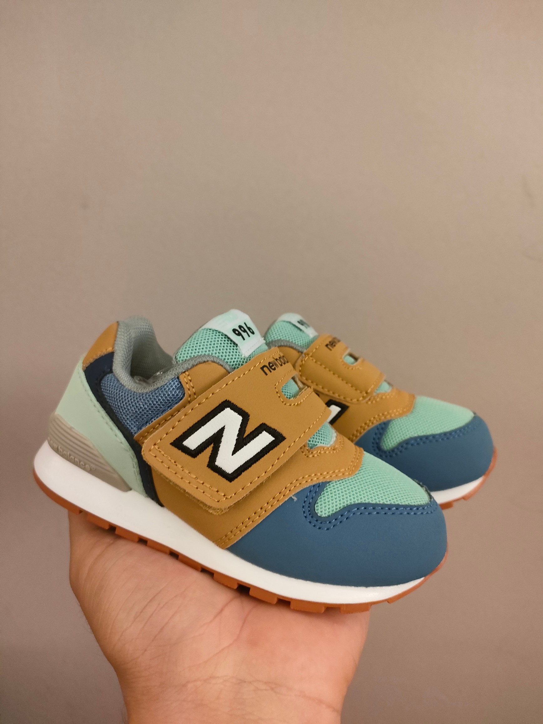 图片[2]-996儿童低帮透气防震防滑运动鞋 大童魔术贴加松紧带，小童魔术贴 经典的996系列！该系列传承了品牌的诸多优点，大胆创新！堪称经典系列里的经典，也是最为热门的系列！时隔一年，再次带来的童鞋，必属重磅～-选品中心