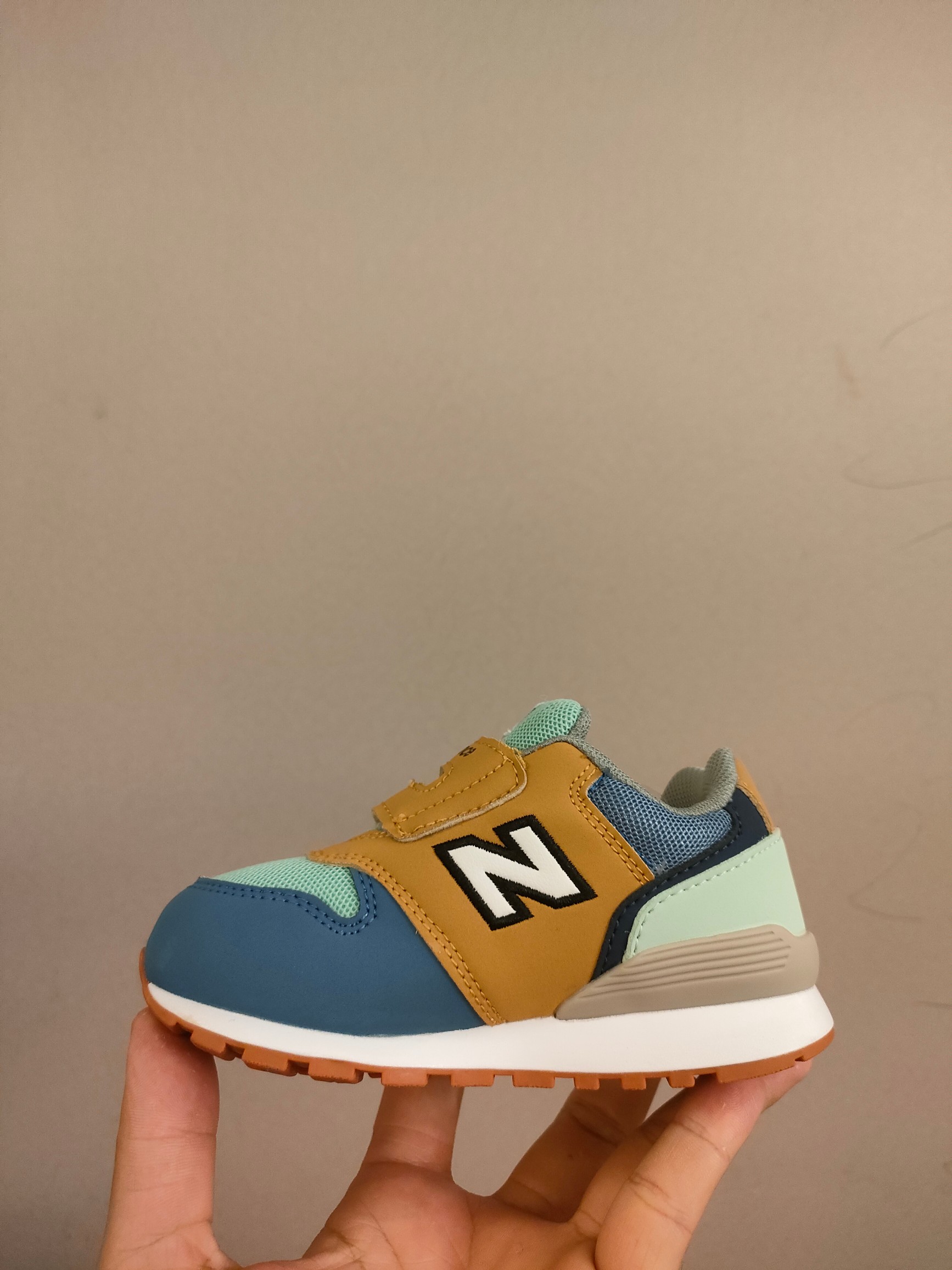 图片[5]-996儿童低帮透气防震防滑运动鞋 大童魔术贴加松紧带，小童魔术贴 经典的996系列！该系列传承了品牌的诸多优点，大胆创新！堪称经典系列里的经典，也是最为热门的系列！时隔一年，再次带来的童鞋，必属重磅～-选品中心