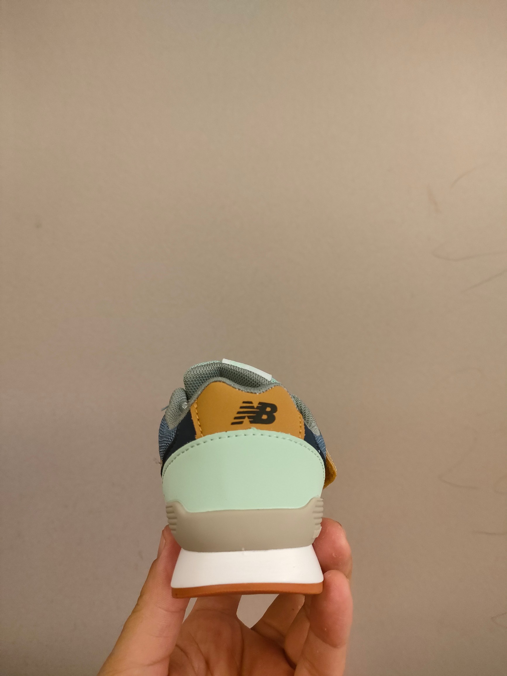 图片[6]-996儿童低帮透气防震防滑运动鞋 大童魔术贴加松紧带，小童魔术贴 经典的996系列！该系列传承了品牌的诸多优点，大胆创新！堪称经典系列里的经典，也是最为热门的系列！时隔一年，再次带来的童鞋，必属重磅～-选品中心