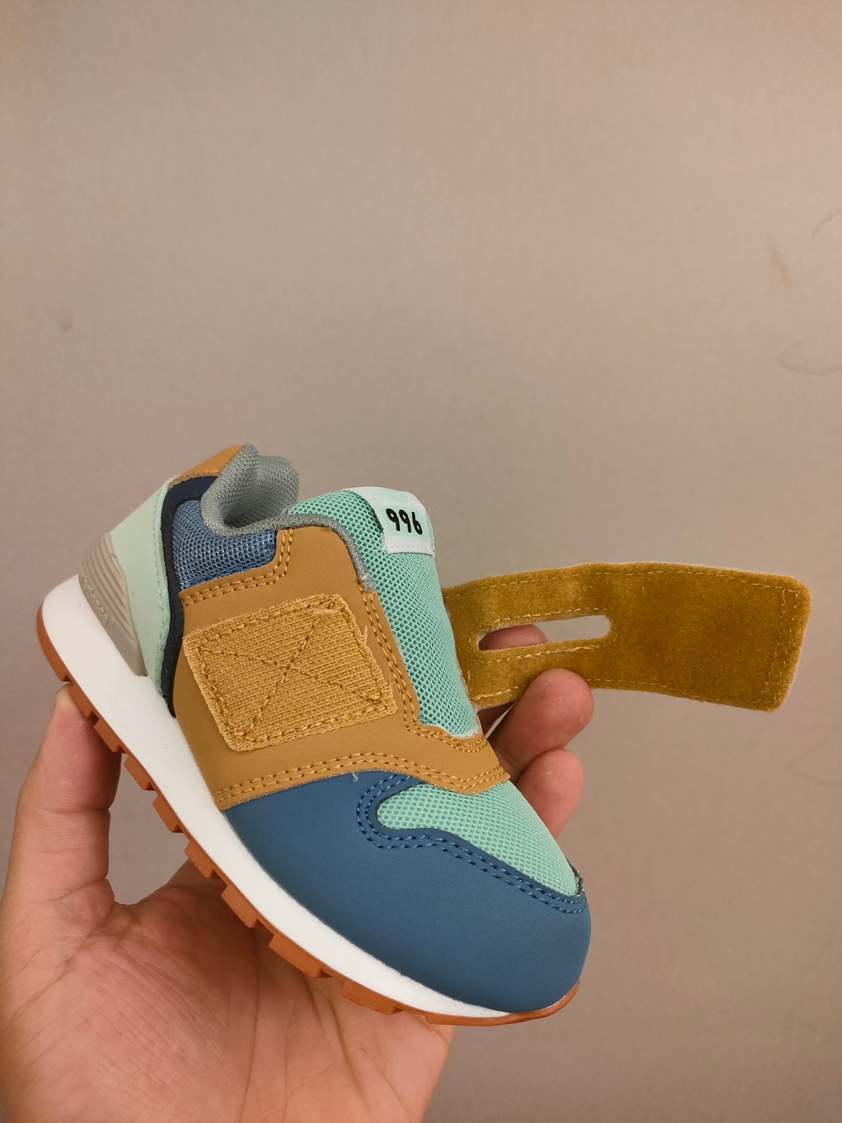 图片[7]-996儿童低帮透气防震防滑运动鞋 大童魔术贴加松紧带，小童魔术贴 经典的996系列！该系列传承了品牌的诸多优点，大胆创新！堪称经典系列里的经典，也是最为热门的系列！时隔一年，再次带来的童鞋，必属重磅～-选品中心