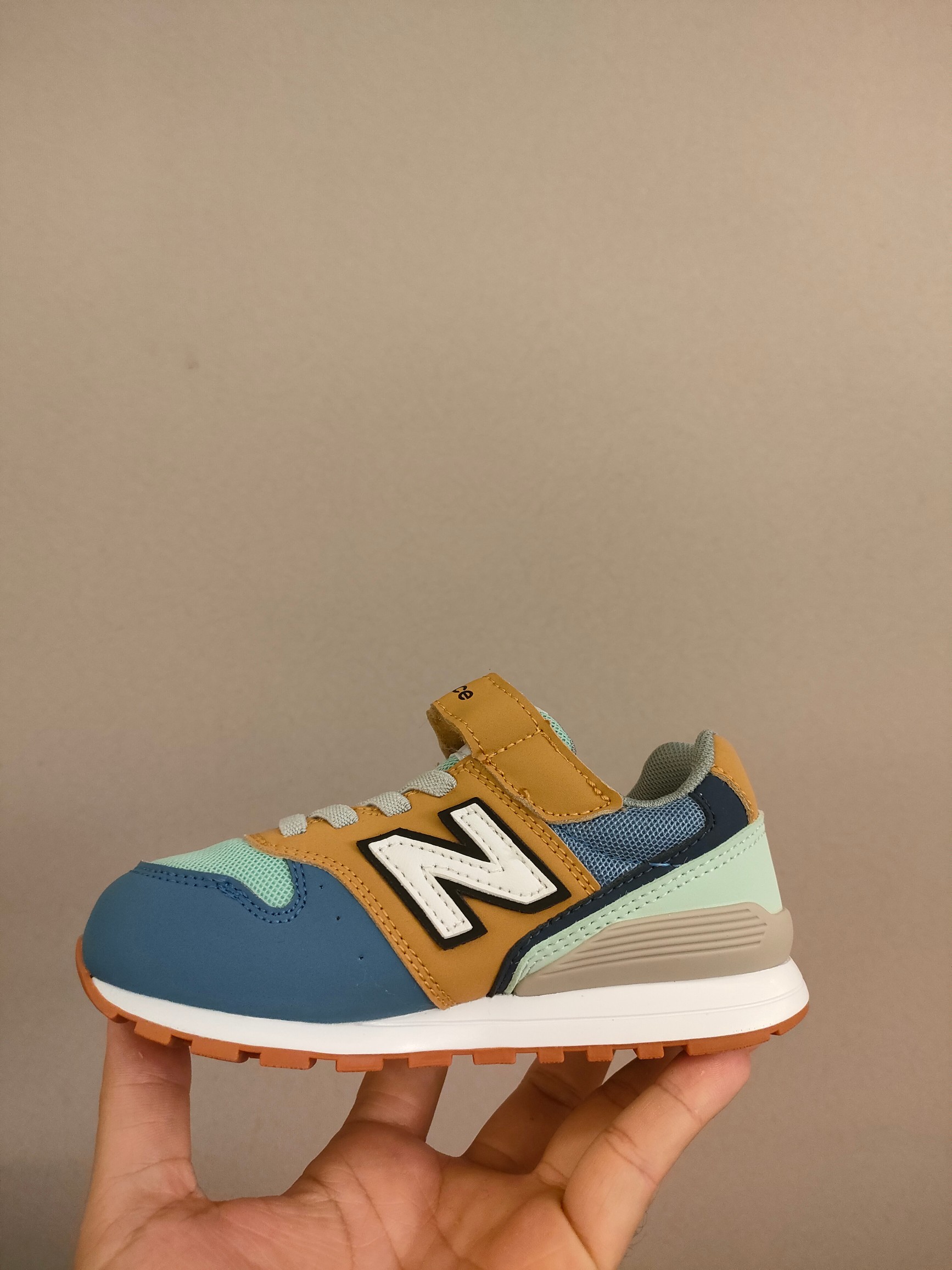 图片[5]-996儿童低帮透气防震防滑运动鞋 大童魔术贴加松紧带，小童魔术贴 经典的996系列！该系列传承了品牌的诸多优点，大胆创新！堪称经典系列里的经典，也是最为热门的系列！时隔一年，再次带来的童鞋，必属重磅～-选品中心