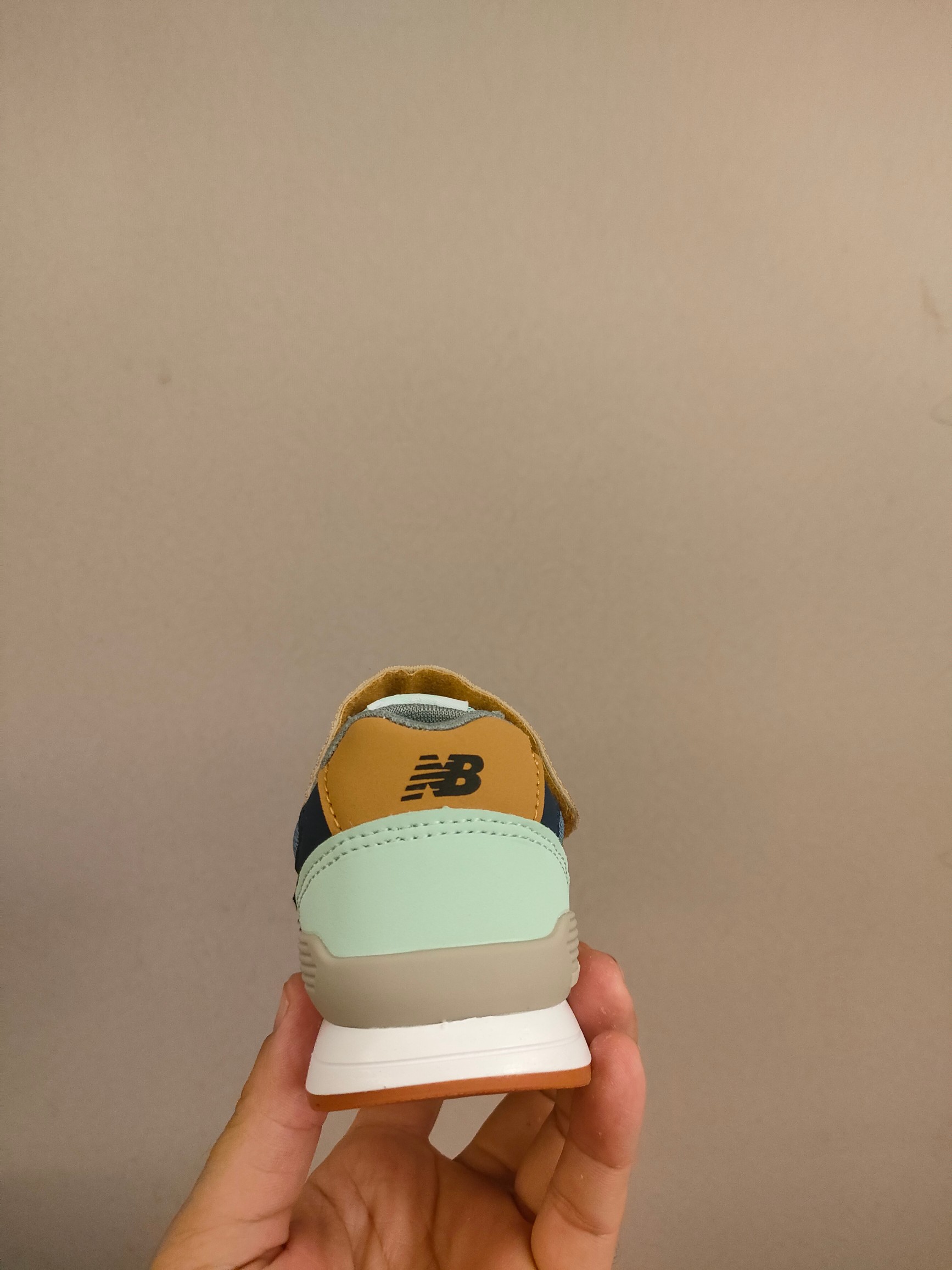 图片[6]-996儿童低帮透气防震防滑运动鞋 大童魔术贴加松紧带，小童魔术贴 经典的996系列！该系列传承了品牌的诸多优点，大胆创新！堪称经典系列里的经典，也是最为热门的系列！时隔一年，再次带来的童鞋，必属重磅～-选品中心