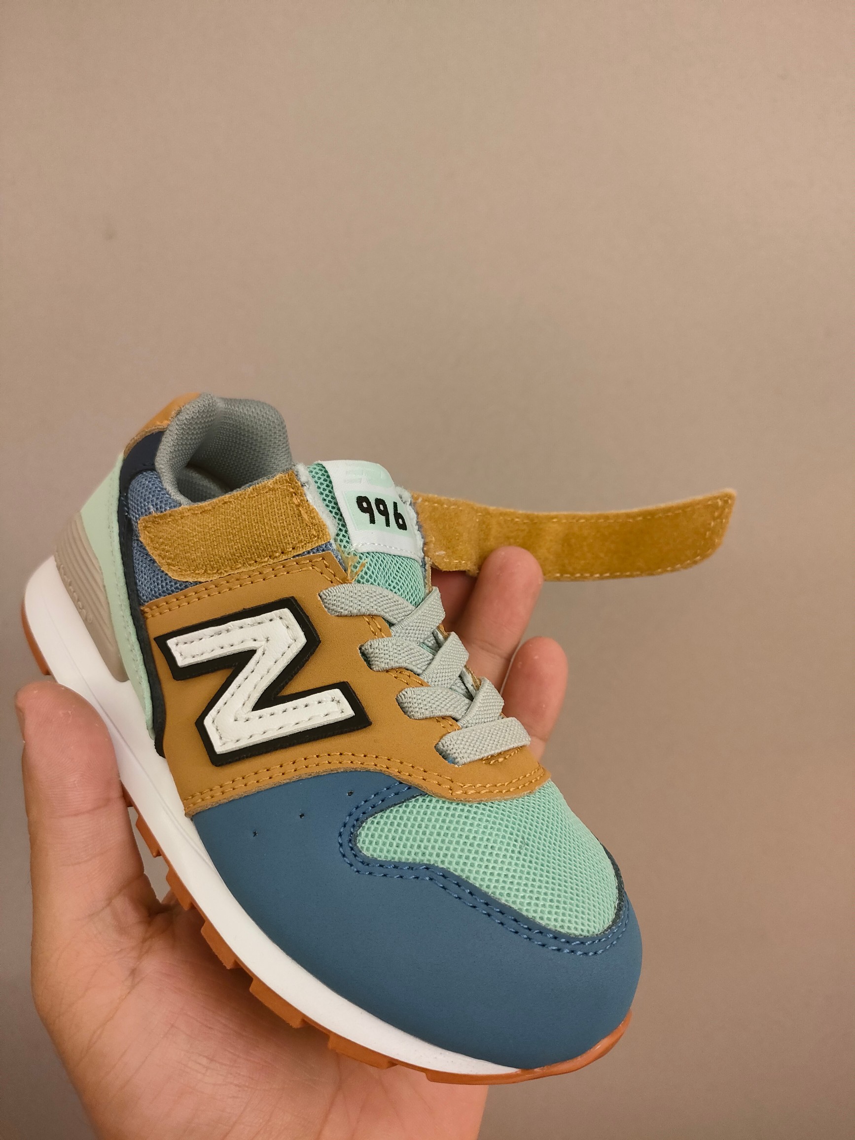 图片[7]-996儿童低帮透气防震防滑运动鞋 大童魔术贴加松紧带，小童魔术贴 经典的996系列！该系列传承了品牌的诸多优点，大胆创新！堪称经典系列里的经典，也是最为热门的系列！时隔一年，再次带来的童鞋，必属重磅～-选品中心