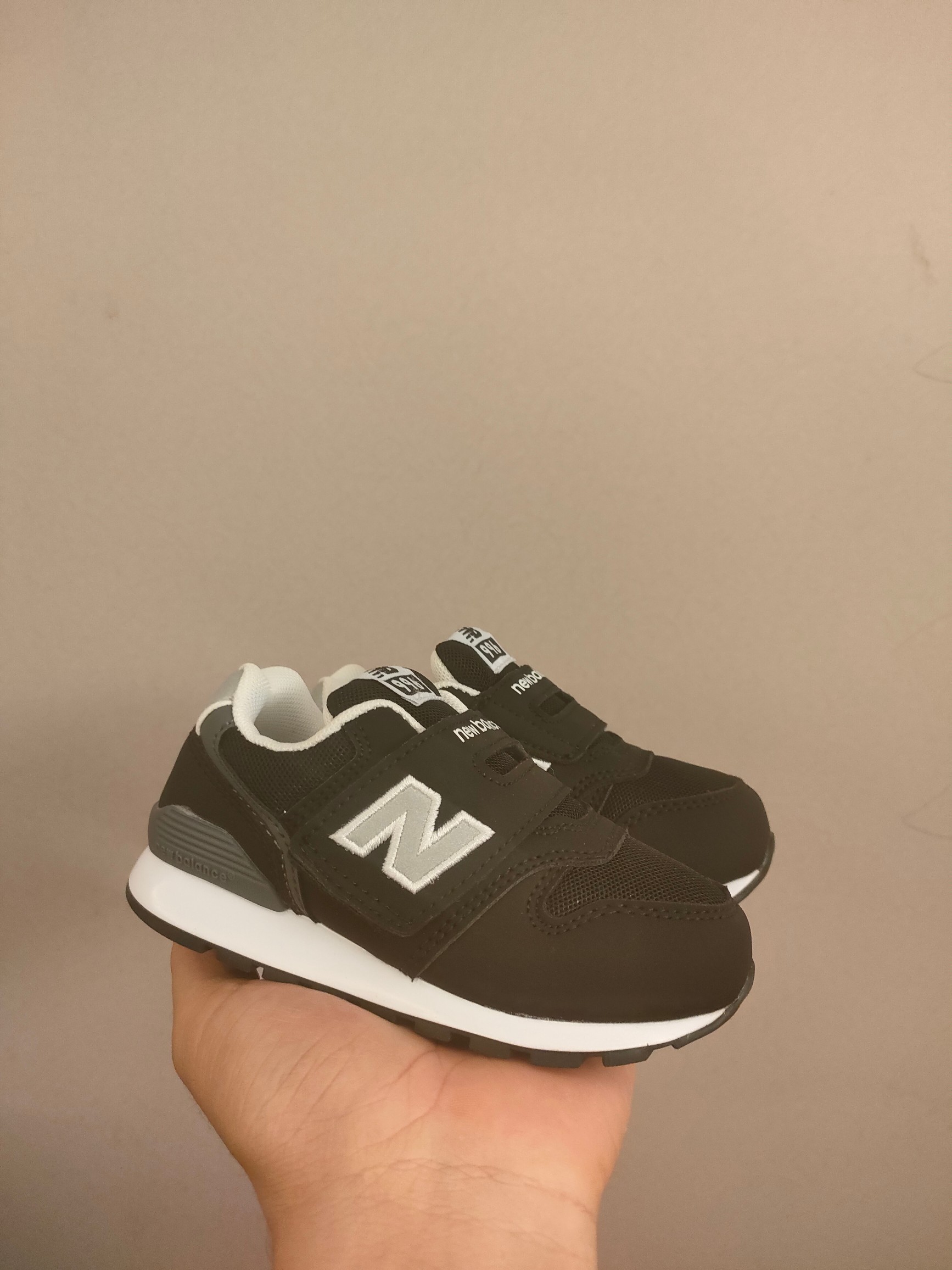 图片[2]-996儿童低帮透气防震防滑运动鞋 大童魔术贴加松紧带，小童魔术贴 经典的996系列！该系列传承了品牌的诸多优点，大胆创新！堪称经典系列里的经典，也是最为热门的系列！时隔一年，再次带来的童鞋，必属重磅～-选品中心