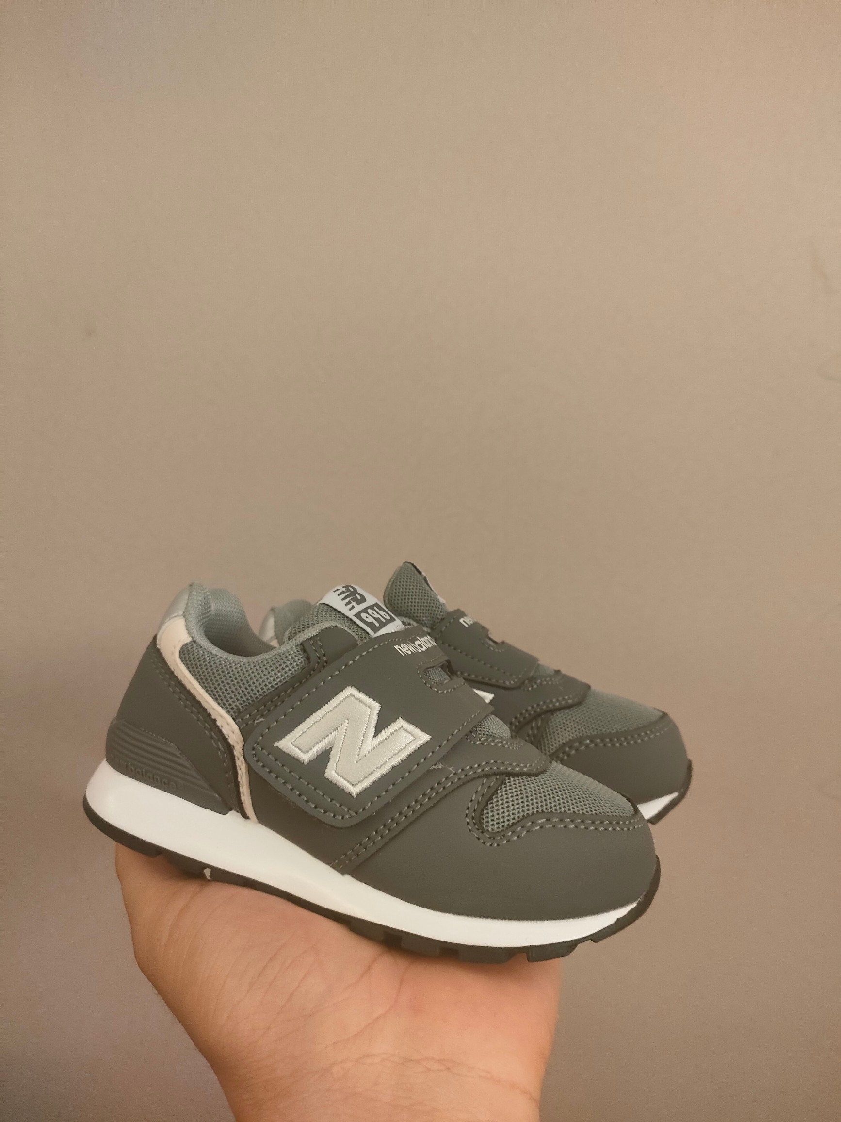 图片[2]-996儿童低帮透气防震防滑运动鞋 大童魔术贴加松紧带，小童魔术贴 经典的996系列！该系列传承了品牌的诸多优点，大胆创新！堪称经典系列里的经典，也是最为热门的系列！时隔一年，再次带来的童鞋，必属重磅～-选品中心