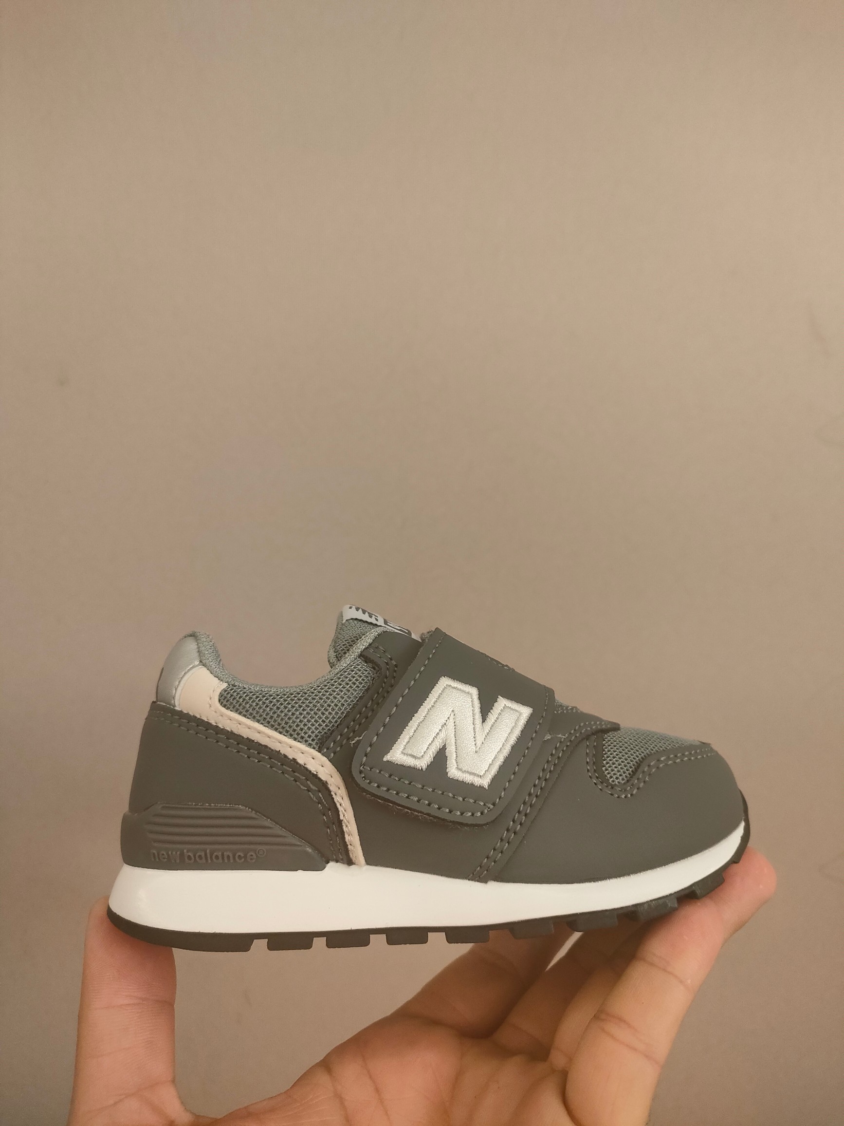 图片[3]-996儿童低帮透气防震防滑运动鞋 大童魔术贴加松紧带，小童魔术贴 经典的996系列！该系列传承了品牌的诸多优点，大胆创新！堪称经典系列里的经典，也是最为热门的系列！时隔一年，再次带来的童鞋，必属重磅～-选品中心