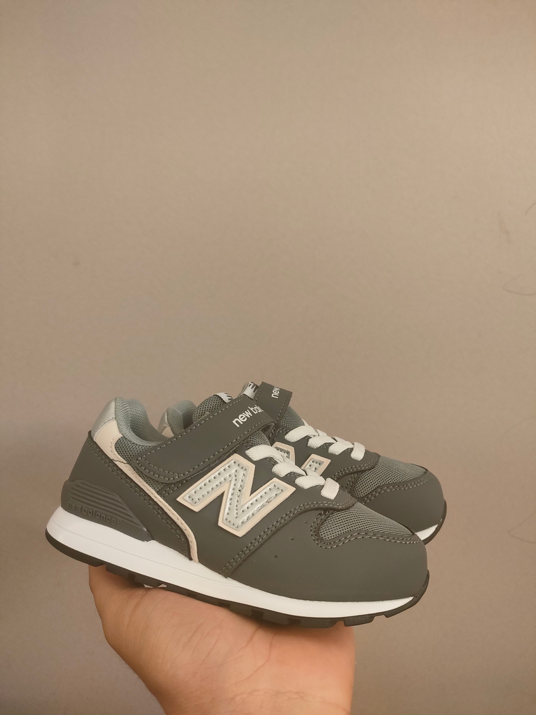 图片[2]-996儿童低帮透气防震防滑运动鞋 大童魔术贴加松紧带，小童魔术贴 经典的996系列！该系列传承了品牌的诸多优点，大胆创新！堪称经典系列里的经典，也是最为热门的系列！时隔一年，再次带来的童鞋，必属重磅～-选品中心