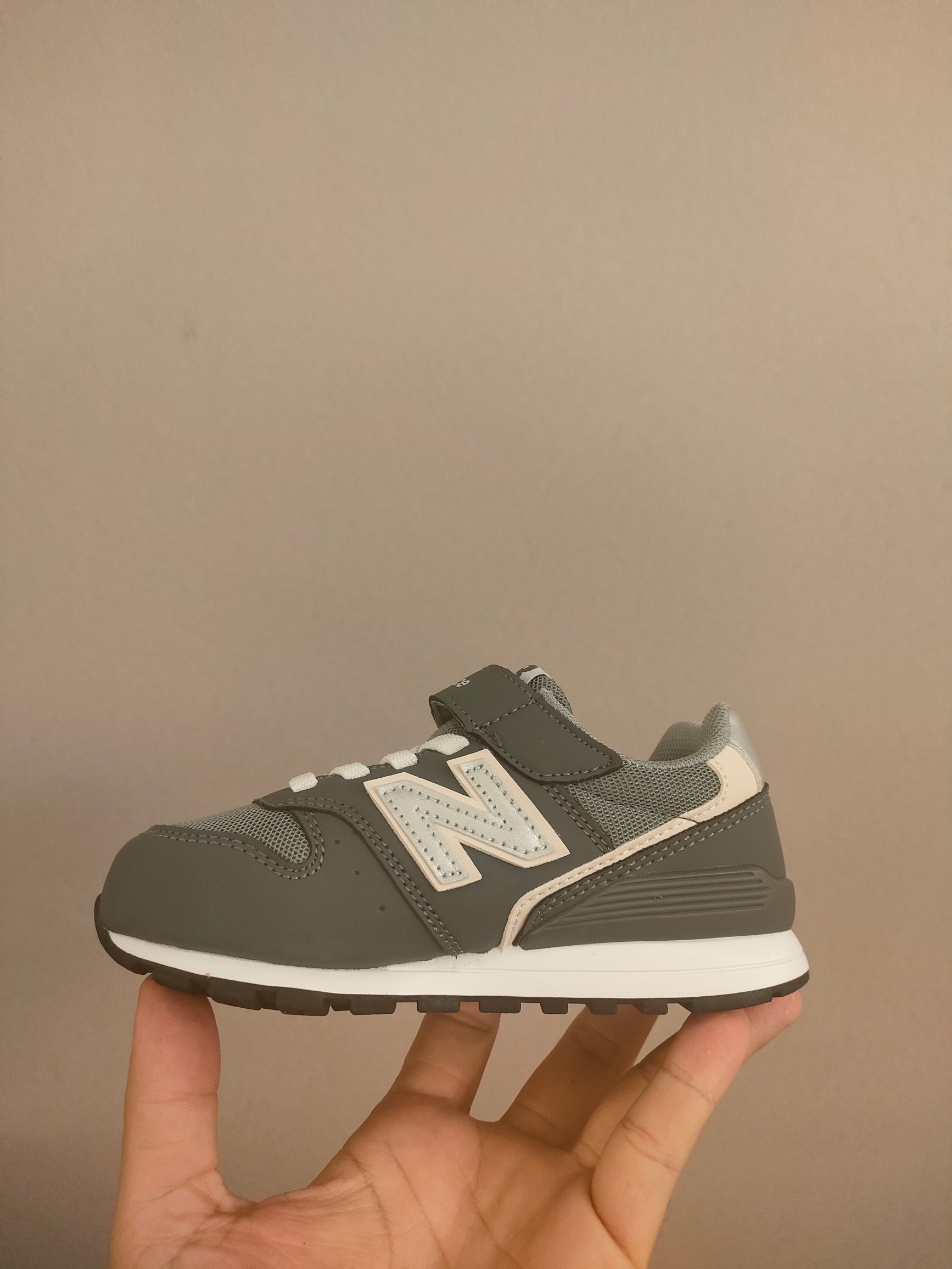 图片[5]-996儿童低帮透气防震防滑运动鞋 大童魔术贴加松紧带，小童魔术贴 经典的996系列！该系列传承了品牌的诸多优点，大胆创新！堪称经典系列里的经典，也是最为热门的系列！时隔一年，再次带来的童鞋，必属重磅～-选品中心