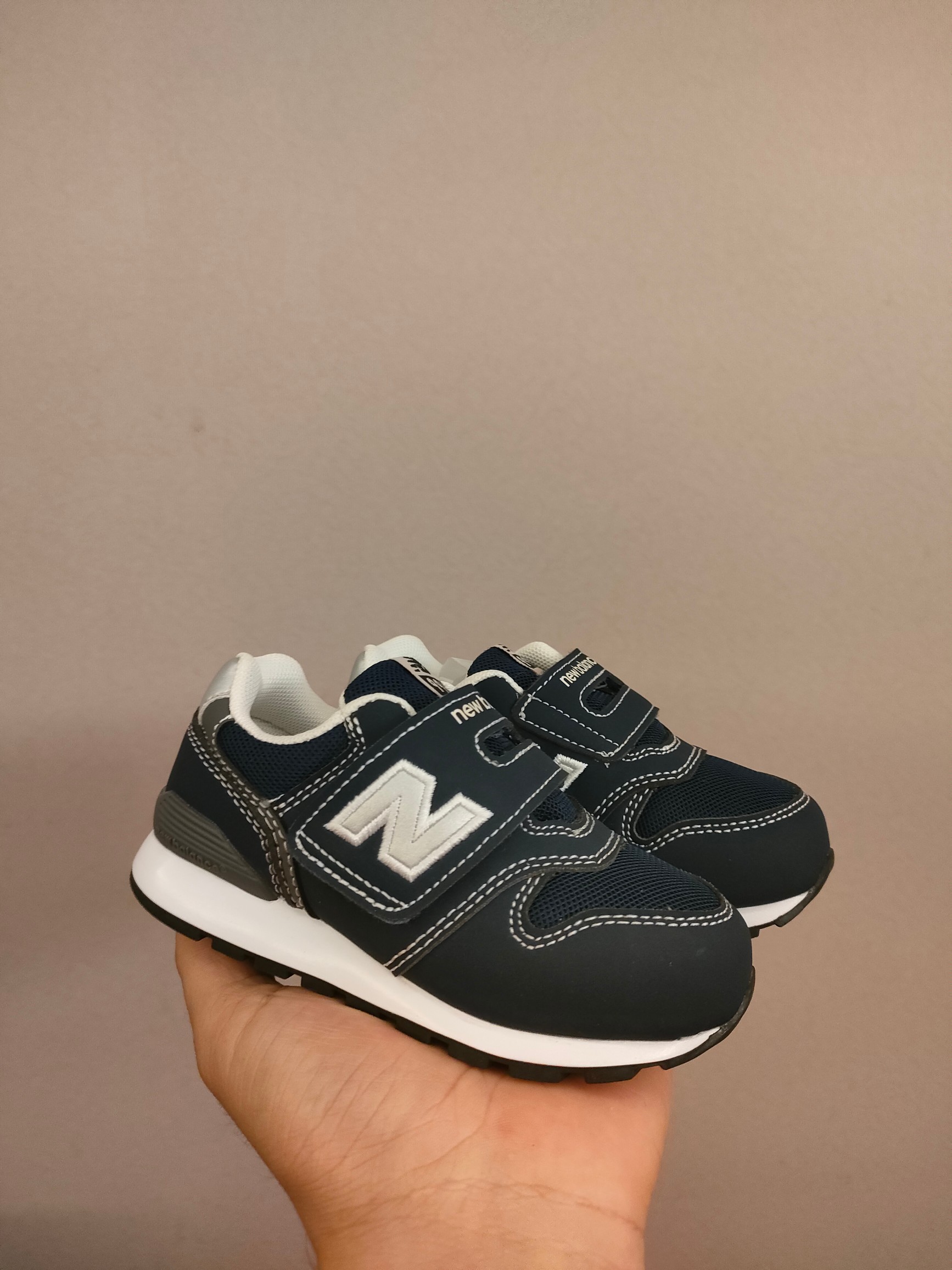 图片[2]-996儿童低帮透气防震防滑运动鞋 大童魔术贴加松紧带，小童魔术贴 经典的996系列！该系列传承了品牌的诸多优点，大胆创新！堪称经典系列里的经典，也是最为热门的系列！时隔一年，再次带来的童鞋，必属重磅～-选品中心