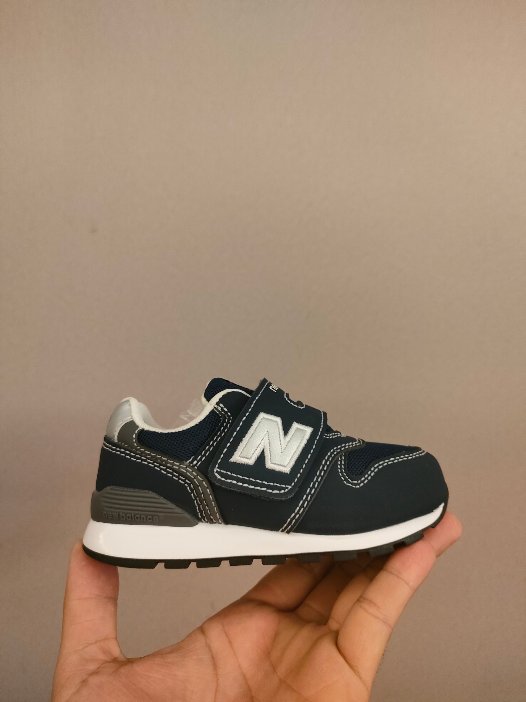 图片[3]-996儿童低帮透气防震防滑运动鞋 大童魔术贴加松紧带，小童魔术贴 经典的996系列！该系列传承了品牌的诸多优点，大胆创新！堪称经典系列里的经典，也是最为热门的系列！时隔一年，再次带来的童鞋，必属重磅～-选品中心