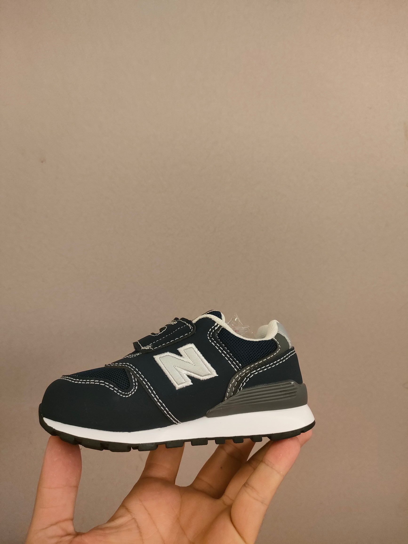 图片[5]-996儿童低帮透气防震防滑运动鞋 大童魔术贴加松紧带，小童魔术贴 经典的996系列！该系列传承了品牌的诸多优点，大胆创新！堪称经典系列里的经典，也是最为热门的系列！时隔一年，再次带来的童鞋，必属重磅～-选品中心