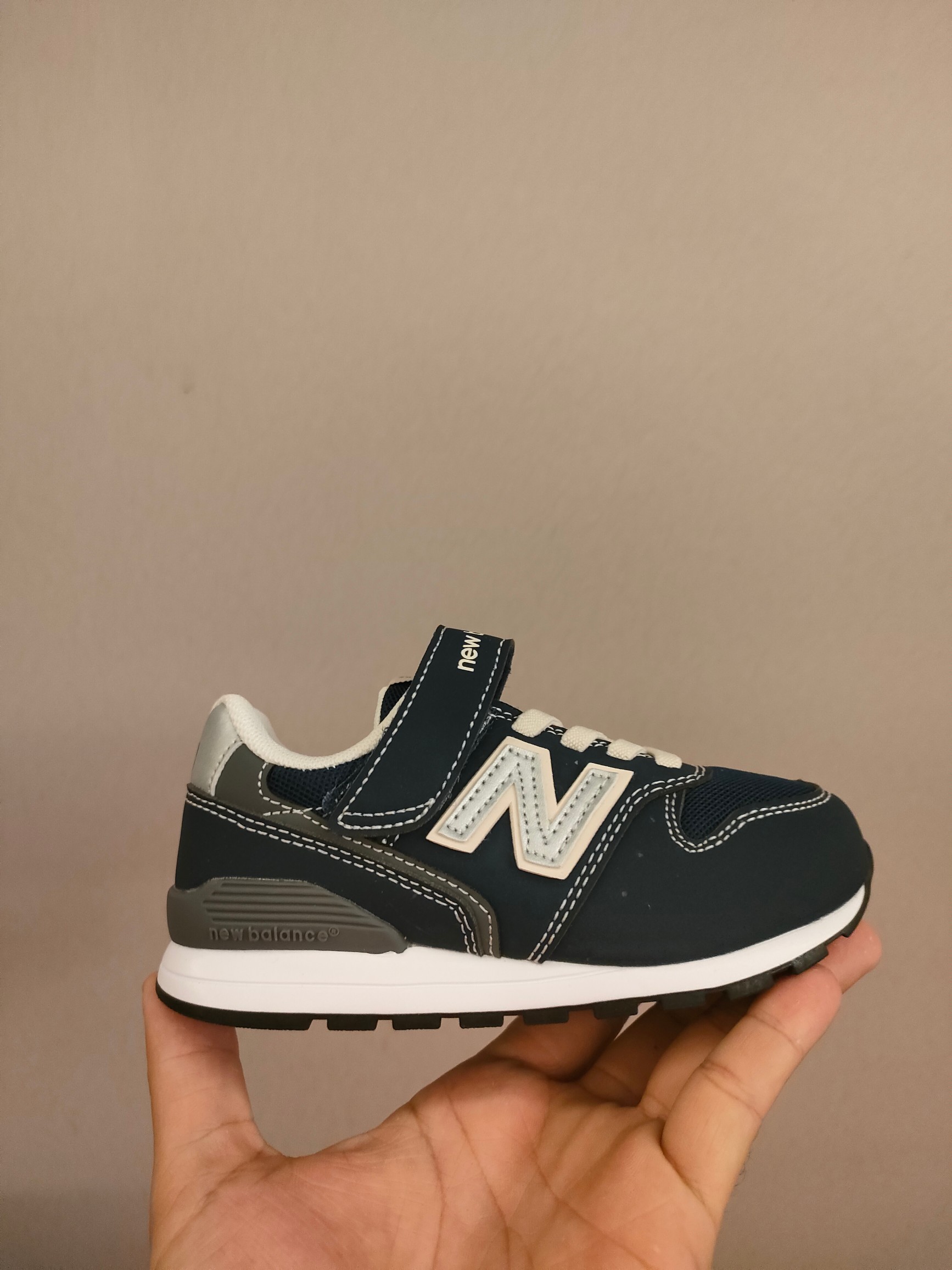 图片[3]-996儿童低帮透气防震防滑运动鞋 大童魔术贴加松紧带，小童魔术贴 经典的996系列！该系列传承了品牌的诸多优点，大胆创新！堪称经典系列里的经典，也是最为热门的系列！时隔一年，再次带来的童鞋，必属重磅～-选品中心