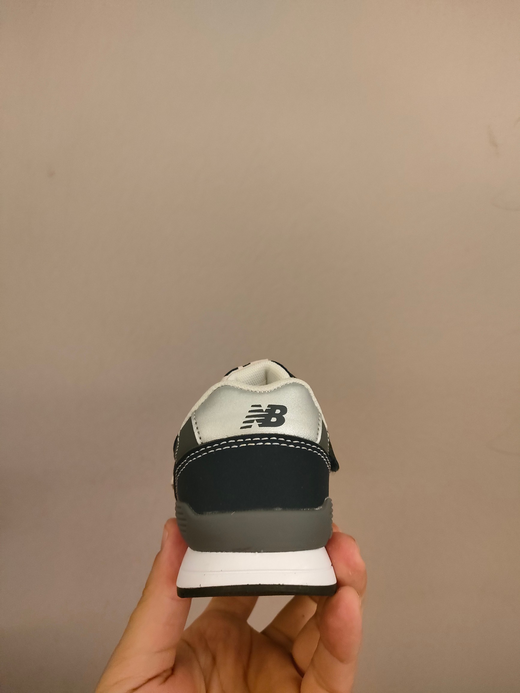 图片[6]-996儿童低帮透气防震防滑运动鞋 大童魔术贴加松紧带，小童魔术贴 经典的996系列！该系列传承了品牌的诸多优点，大胆创新！堪称经典系列里的经典，也是最为热门的系列！时隔一年，再次带来的童鞋，必属重磅～-选品中心