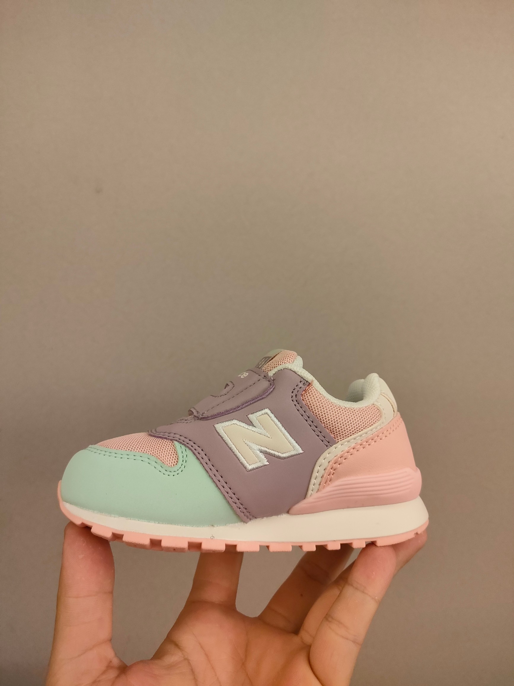 图片[5]-996儿童低帮透气防震防滑运动鞋 大童魔术贴加松紧带，小童魔术贴 经典的996系列！该系列传承了品牌的诸多优点，大胆创新！堪称经典系列里的经典，也是最为热门的系列！时隔一年，再次带来的童鞋，必属重磅～-选品中心