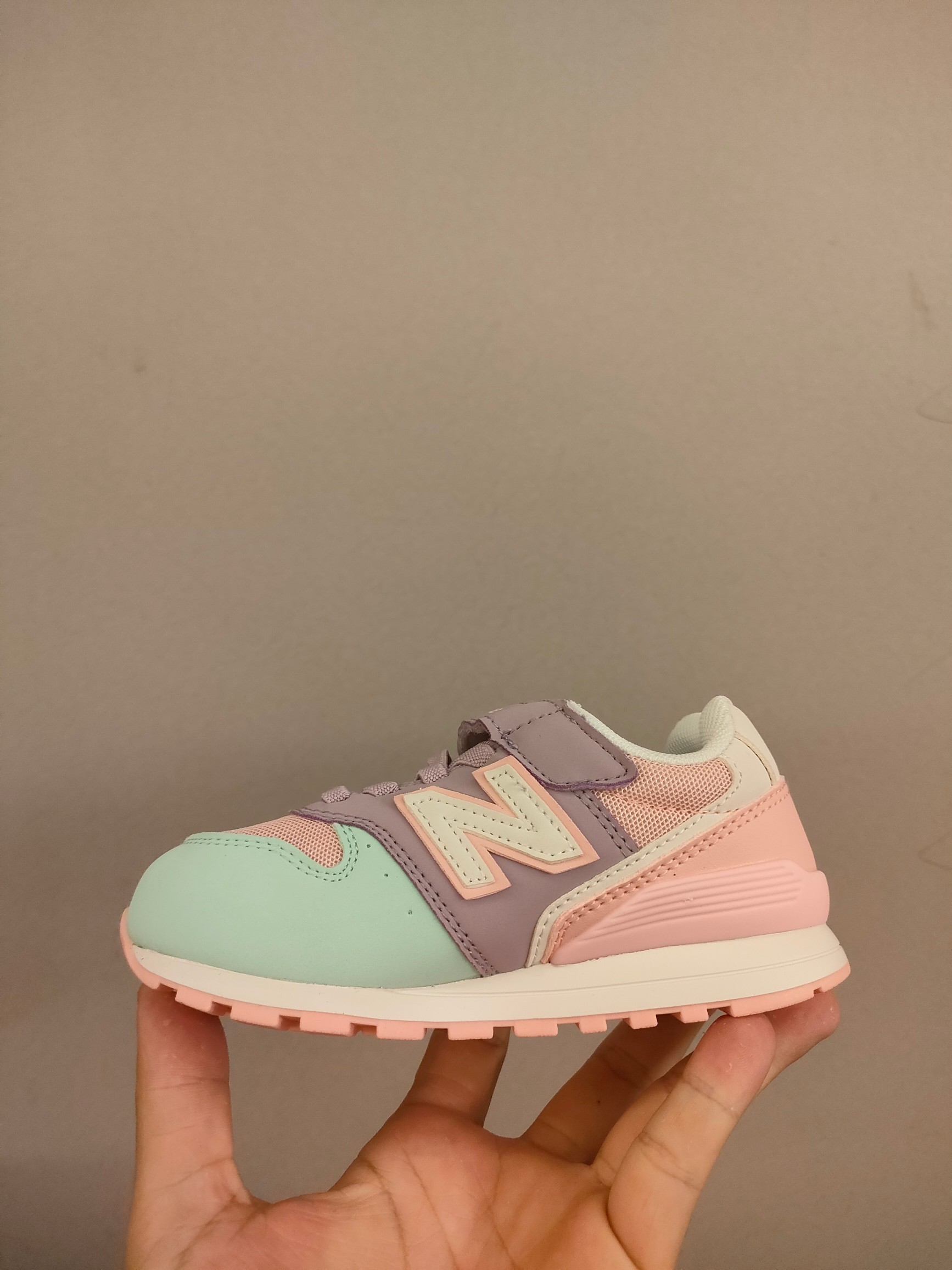 图片[5]-996儿童低帮透气防震防滑运动鞋 大童魔术贴加松紧带，小童魔术贴 经典的996系列！该系列传承了品牌的诸多优点，大胆创新！堪称经典系列里的经典，也是最为热门的系列！时隔一年，再次带来的童鞋，必属重磅～-选品中心