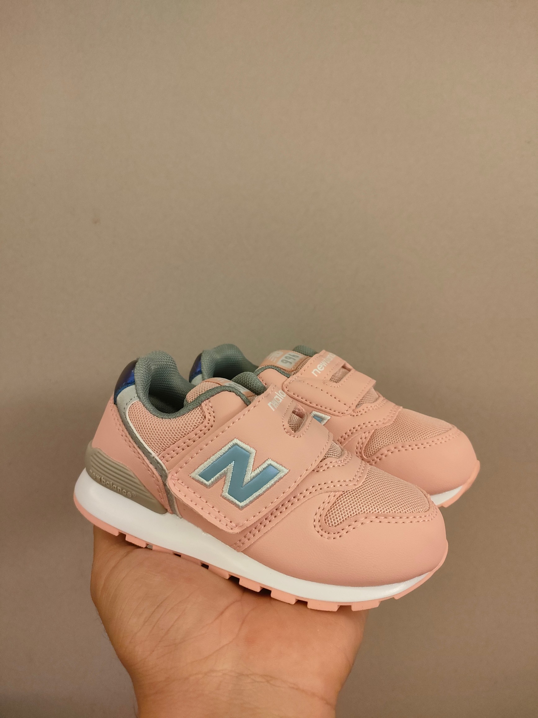 图片[2]-996儿童低帮透气防震防滑运动鞋 大童魔术贴加松紧带，小童魔术贴 经典的996系列！该系列传承了品牌的诸多优点，大胆创新！堪称经典系列里的经典，也是最为热门的系列！时隔一年，再次带来的童鞋，必属重磅～-选品中心