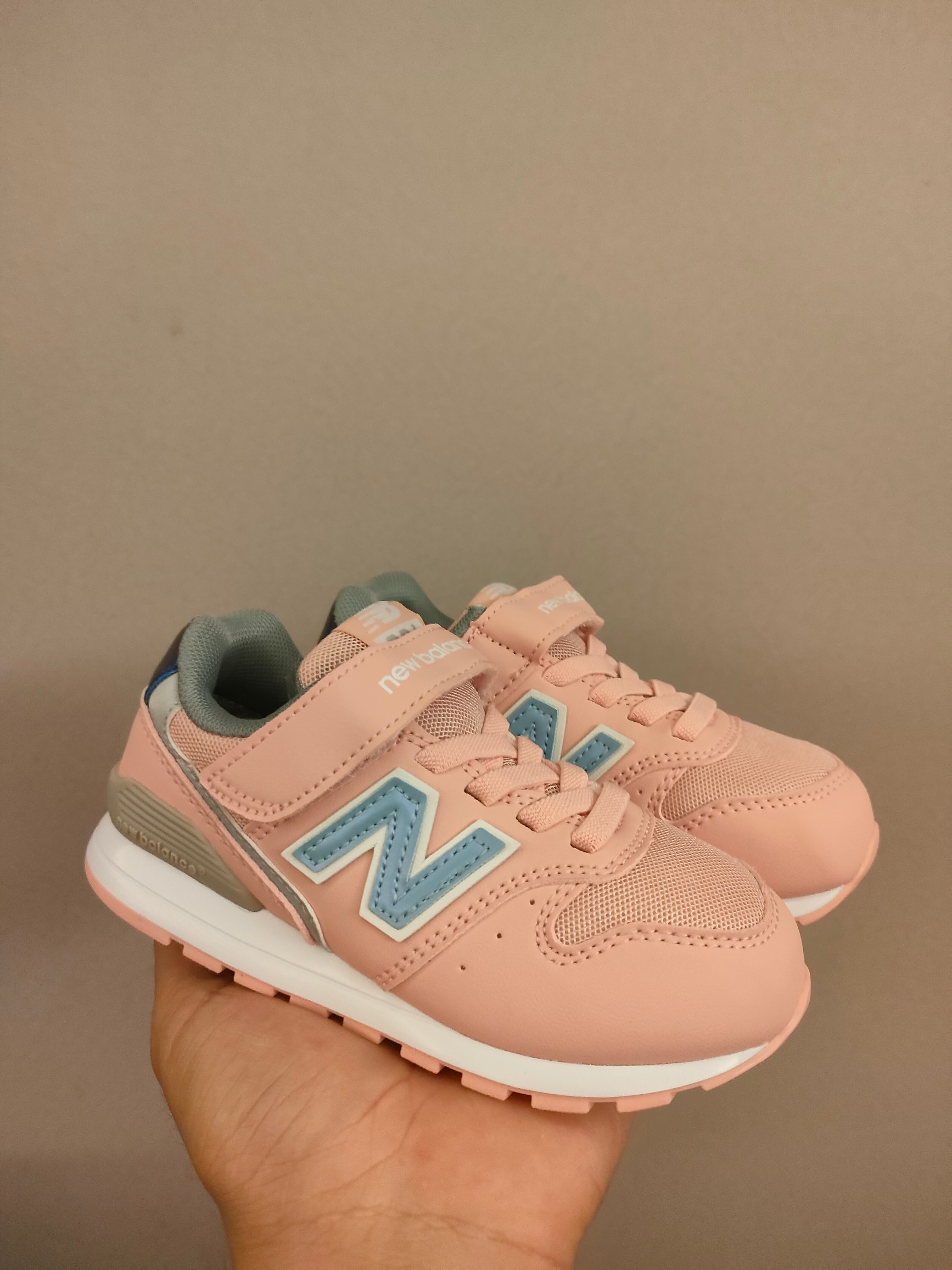 图片[2]-996儿童低帮透气防震防滑运动鞋 大童魔术贴加松紧带，小童魔术贴 经典的996系列！该系列传承了品牌的诸多优点，大胆创新！堪称经典系列里的经典，也是最为热门的系列！时隔一年，再次带来的童鞋，必属重磅～-选品中心