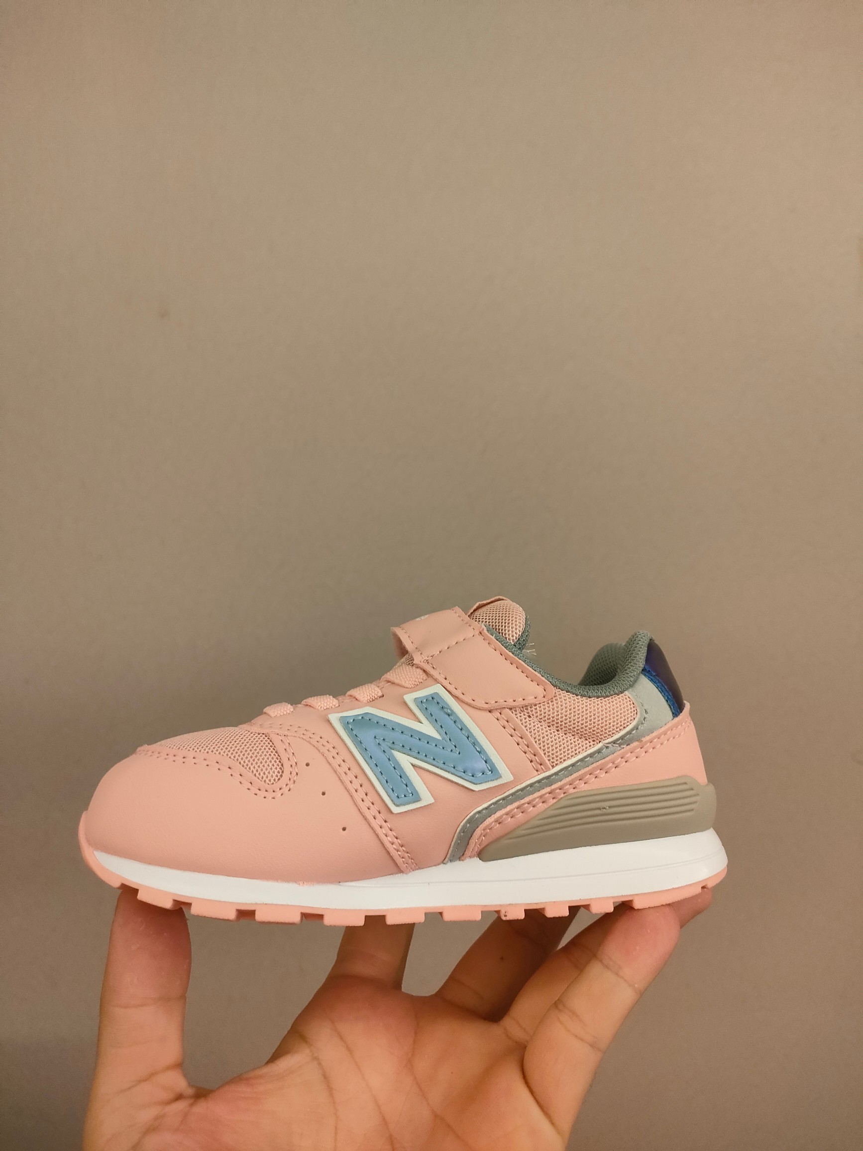 图片[5]-996儿童低帮透气防震防滑运动鞋 大童魔术贴加松紧带，小童魔术贴 经典的996系列！该系列传承了品牌的诸多优点，大胆创新！堪称经典系列里的经典，也是最为热门的系列！时隔一年，再次带来的童鞋，必属重磅～-选品中心