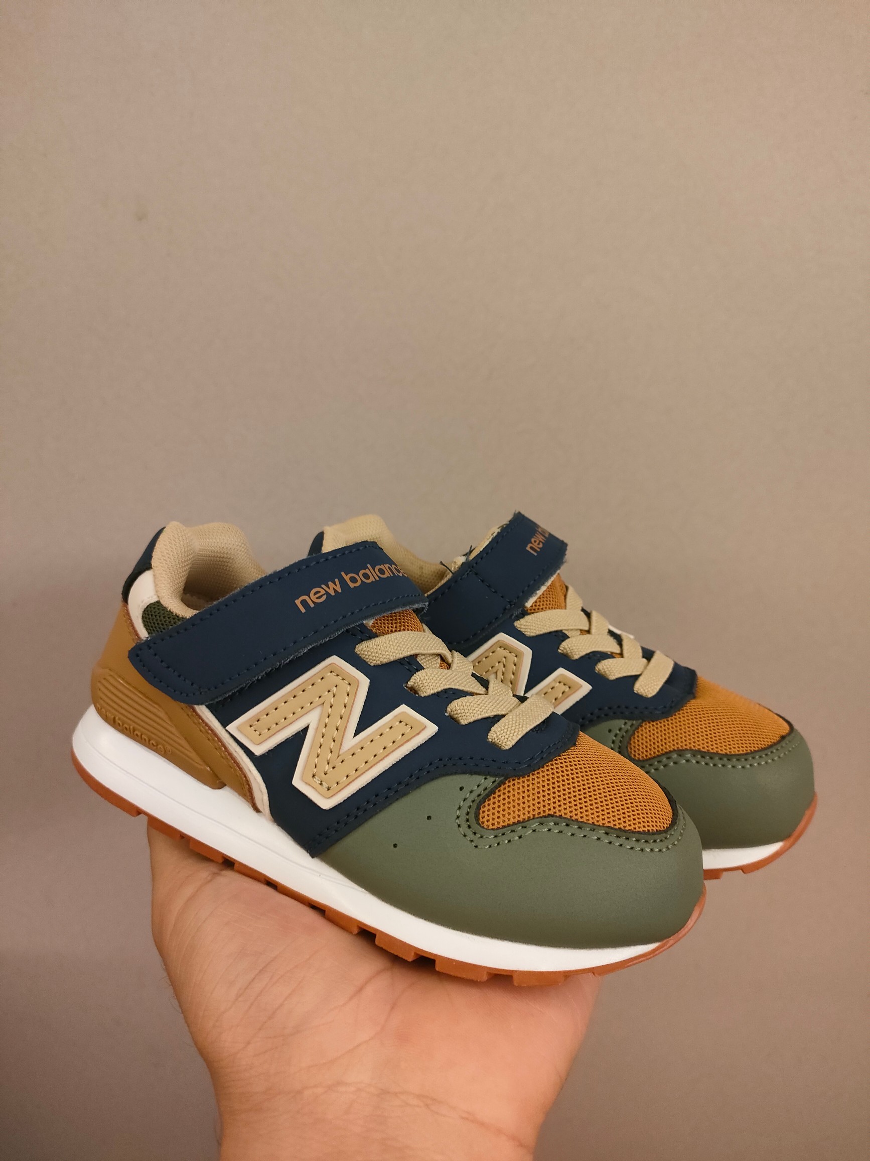 图片[2]-996儿童低帮透气防震防滑运动鞋 大童魔术贴加松紧带，小童魔术贴 经典的996系列！该系列传承了品牌的诸多优点，大胆创新！堪称经典系列里的经典，也是最为热门的系列！时隔一年，再次带来的童鞋，必属重磅～-选品中心