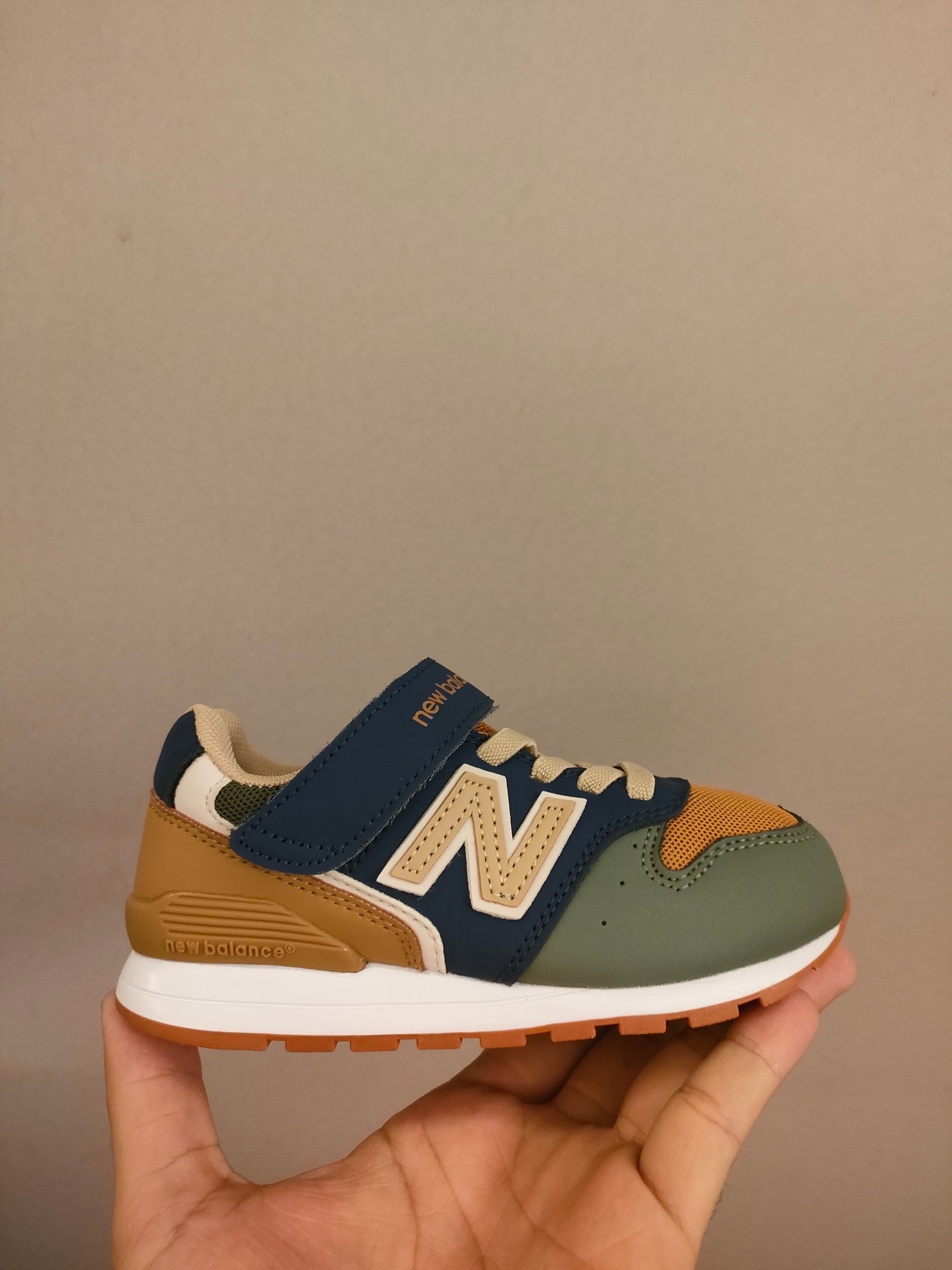 图片[3]-996儿童低帮透气防震防滑运动鞋 大童魔术贴加松紧带，小童魔术贴 经典的996系列！该系列传承了品牌的诸多优点，大胆创新！堪称经典系列里的经典，也是最为热门的系列！时隔一年，再次带来的童鞋，必属重磅～-选品中心