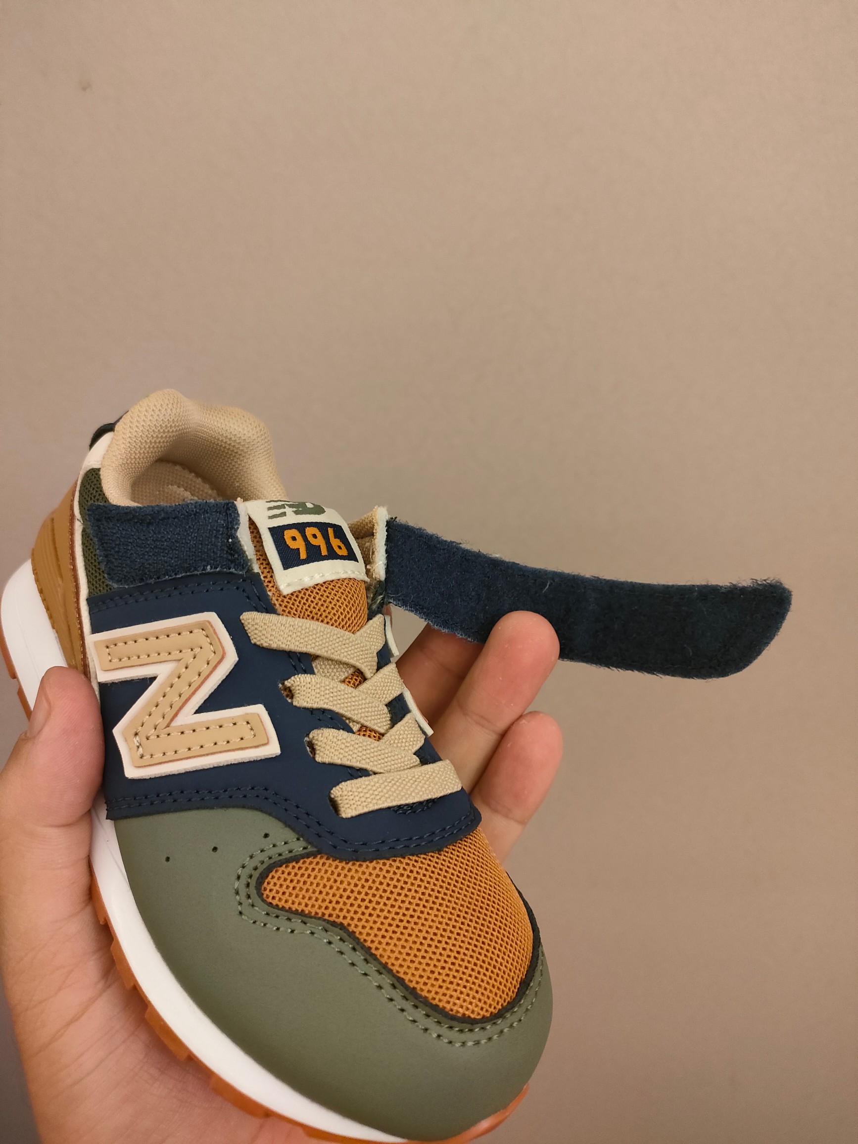 图片[7]-996儿童低帮透气防震防滑运动鞋 大童魔术贴加松紧带，小童魔术贴 经典的996系列！该系列传承了品牌的诸多优点，大胆创新！堪称经典系列里的经典，也是最为热门的系列！时隔一年，再次带来的童鞋，必属重磅～-选品中心