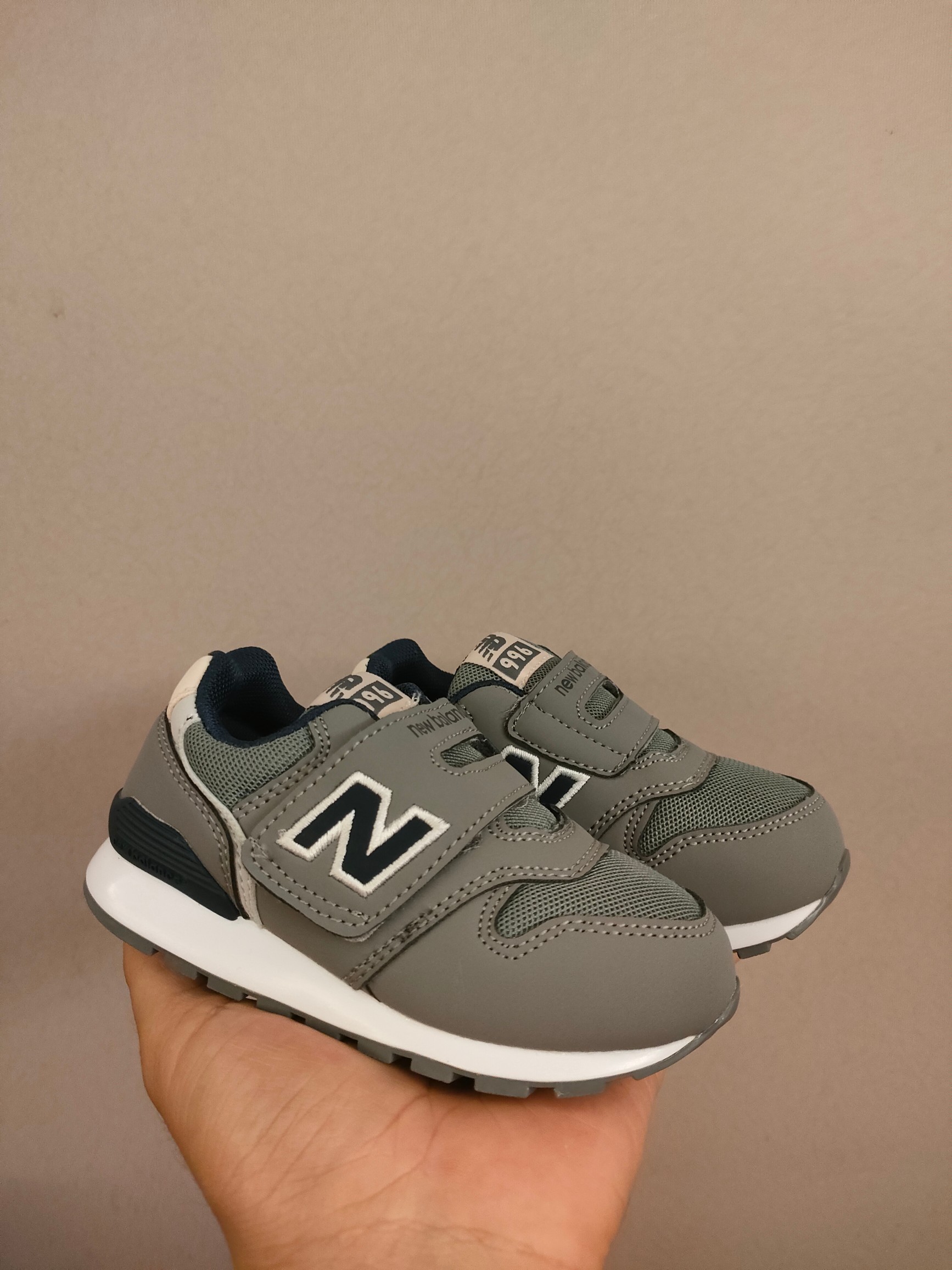 图片[2]-996儿童低帮透气防震防滑运动鞋 大童魔术贴加松紧带，小童魔术贴 经典的996系列！该系列传承了品牌的诸多优点，大胆创新！堪称经典系列里的经典，也是最为热门的系列！时隔一年，再次带来的童鞋，必属重磅～-选品中心