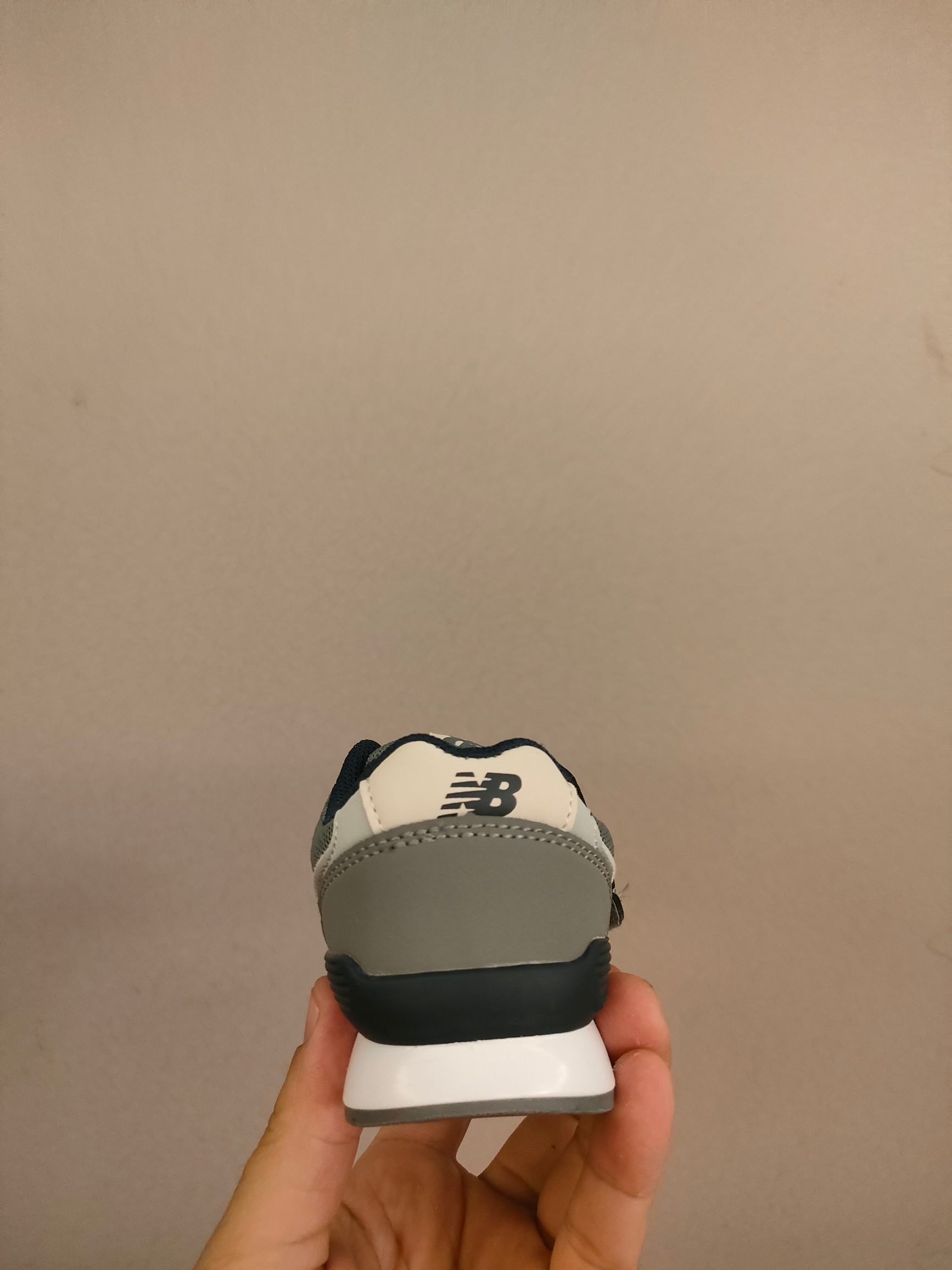 图片[6]-996儿童低帮透气防震防滑运动鞋 大童魔术贴加松紧带，小童魔术贴 经典的996系列！该系列传承了品牌的诸多优点，大胆创新！堪称经典系列里的经典，也是最为热门的系列！时隔一年，再次带来的童鞋，必属重磅～-选品中心