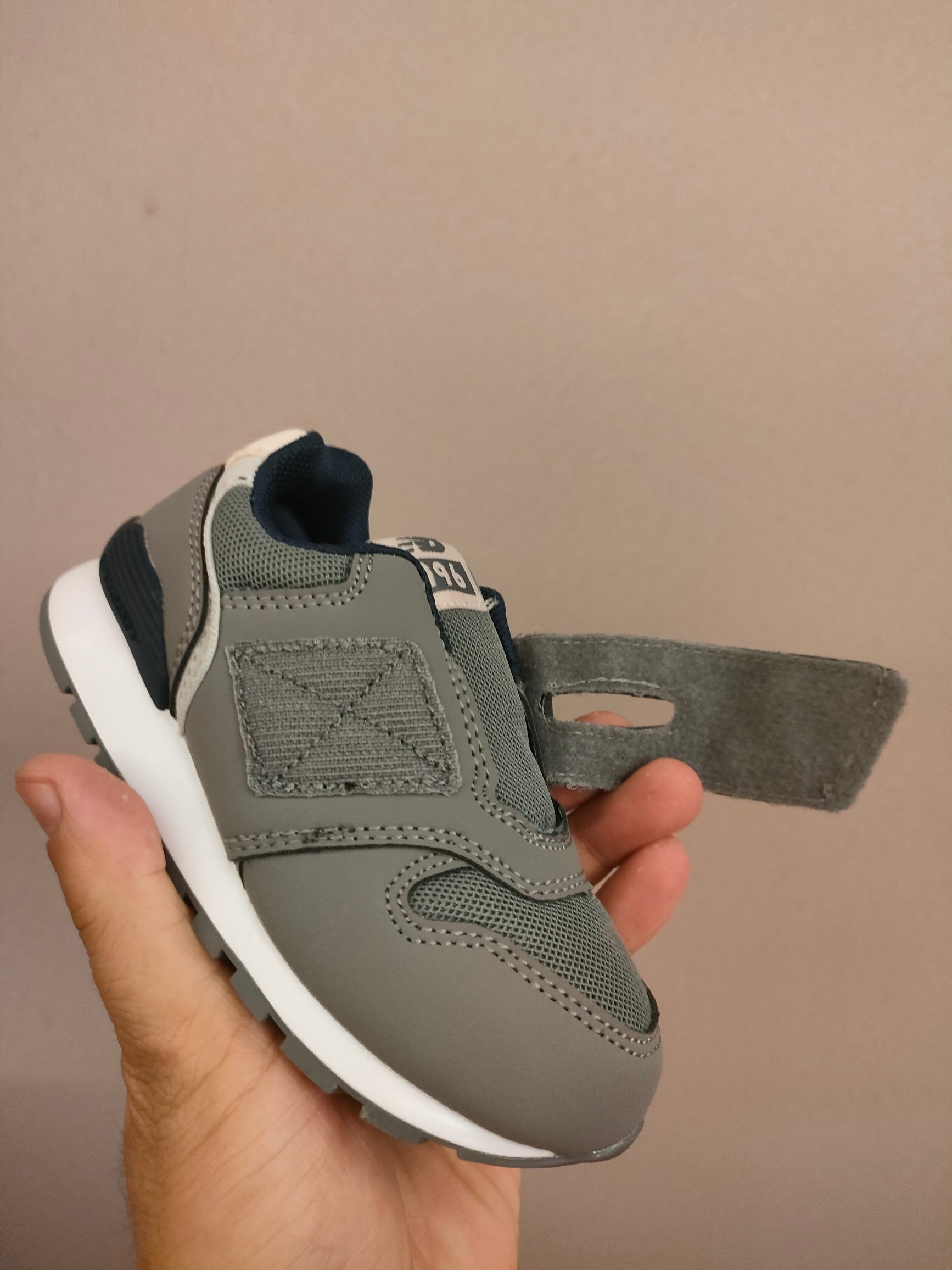 图片[7]-996儿童低帮透气防震防滑运动鞋 大童魔术贴加松紧带，小童魔术贴 经典的996系列！该系列传承了品牌的诸多优点，大胆创新！堪称经典系列里的经典，也是最为热门的系列！时隔一年，再次带来的童鞋，必属重磅～-选品中心