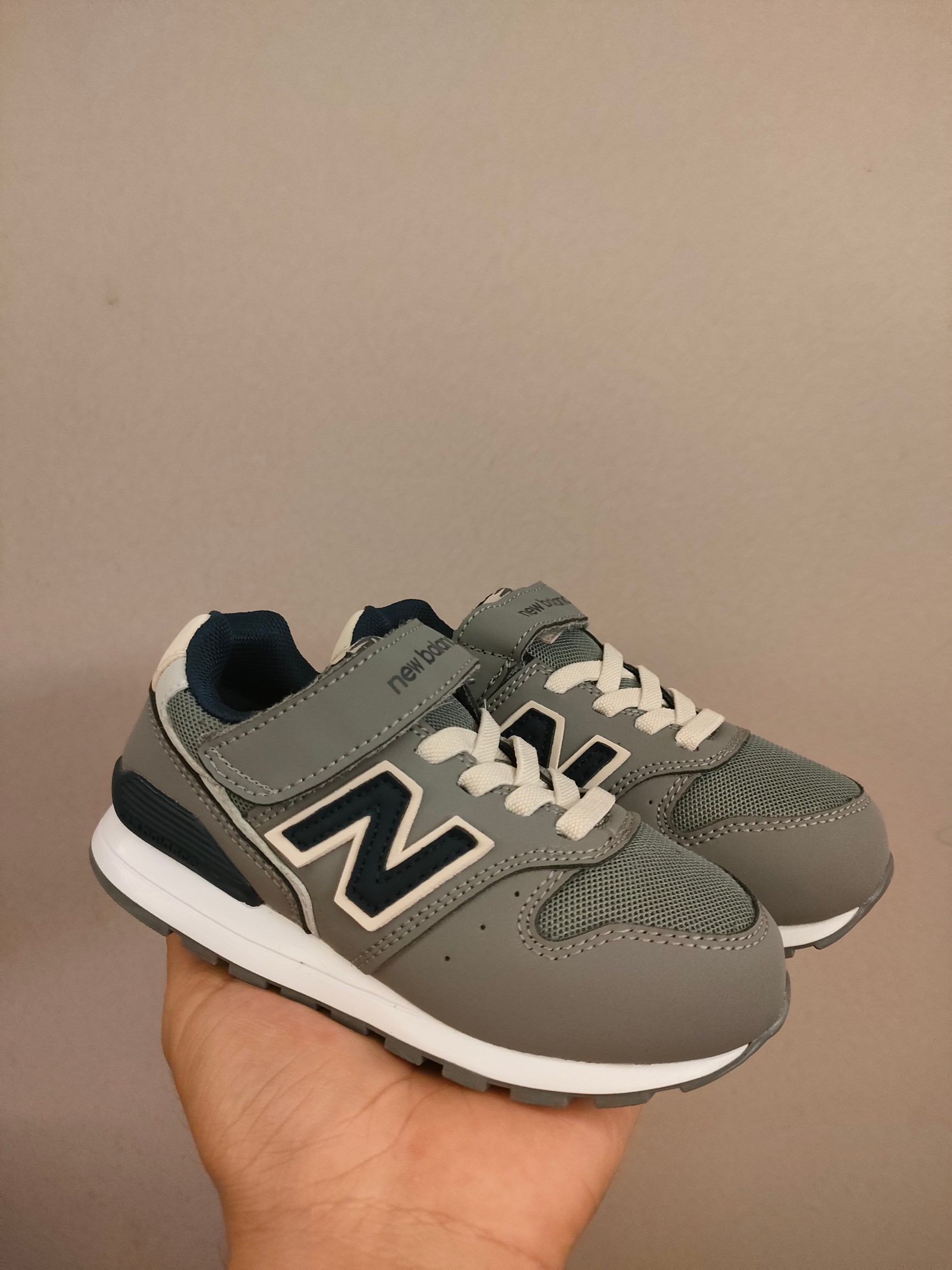 图片[2]-996儿童低帮透气防震防滑运动鞋 大童魔术贴加松紧带，小童魔术贴 经典的996系列！该系列传承了品牌的诸多优点，大胆创新！堪称经典系列里的经典，也是最为热门的系列！时隔一年，再次带来的童鞋，必属重磅～-选品中心