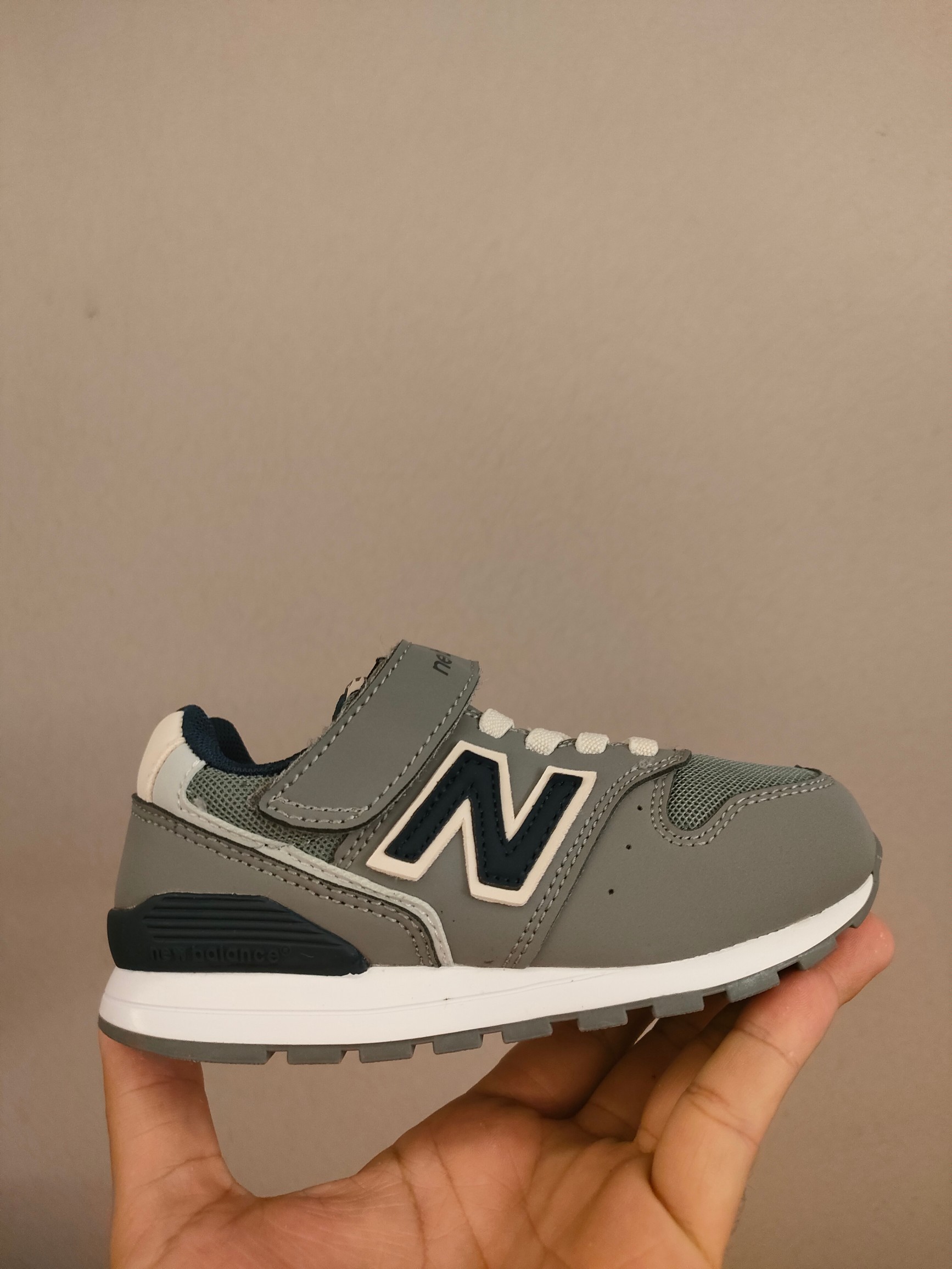 图片[3]-996儿童低帮透气防震防滑运动鞋 大童魔术贴加松紧带，小童魔术贴 经典的996系列！该系列传承了品牌的诸多优点，大胆创新！堪称经典系列里的经典，也是最为热门的系列！时隔一年，再次带来的童鞋，必属重磅～-选品中心