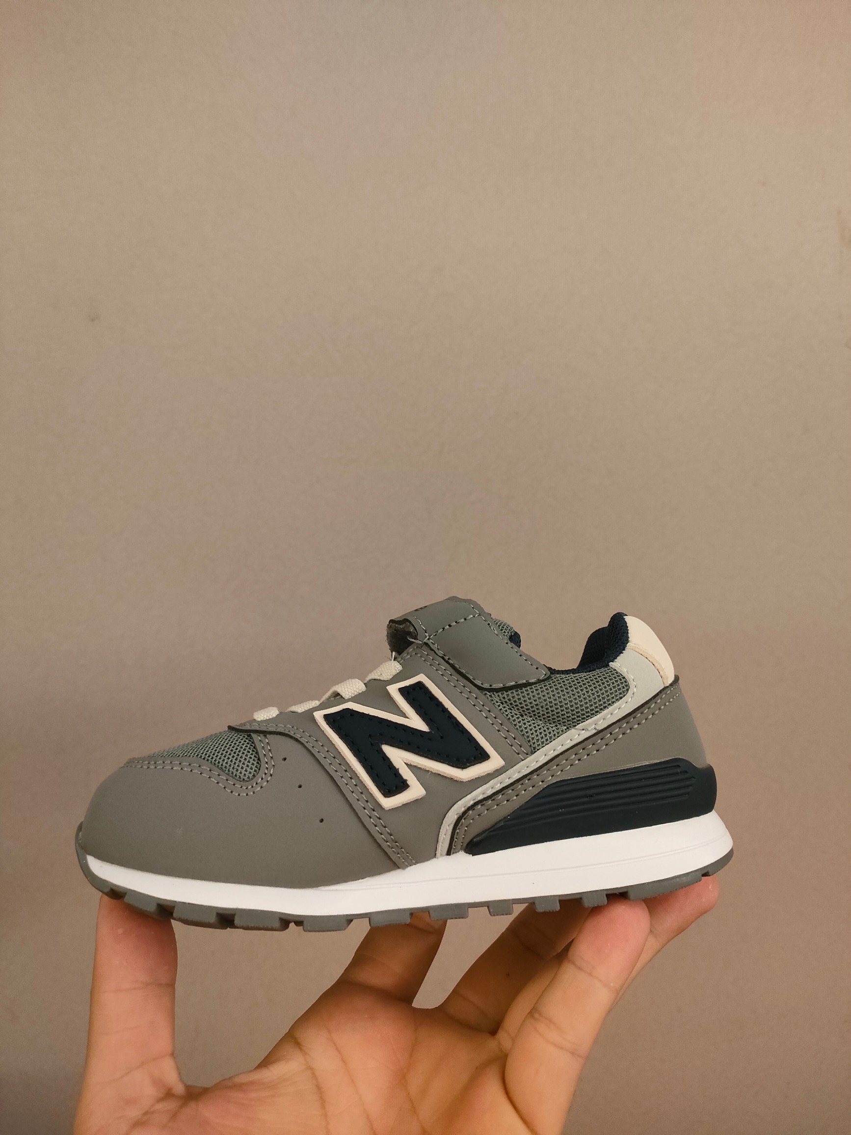 图片[5]-996儿童低帮透气防震防滑运动鞋 大童魔术贴加松紧带，小童魔术贴 经典的996系列！该系列传承了品牌的诸多优点，大胆创新！堪称经典系列里的经典，也是最为热门的系列！时隔一年，再次带来的童鞋，必属重磅～-选品中心