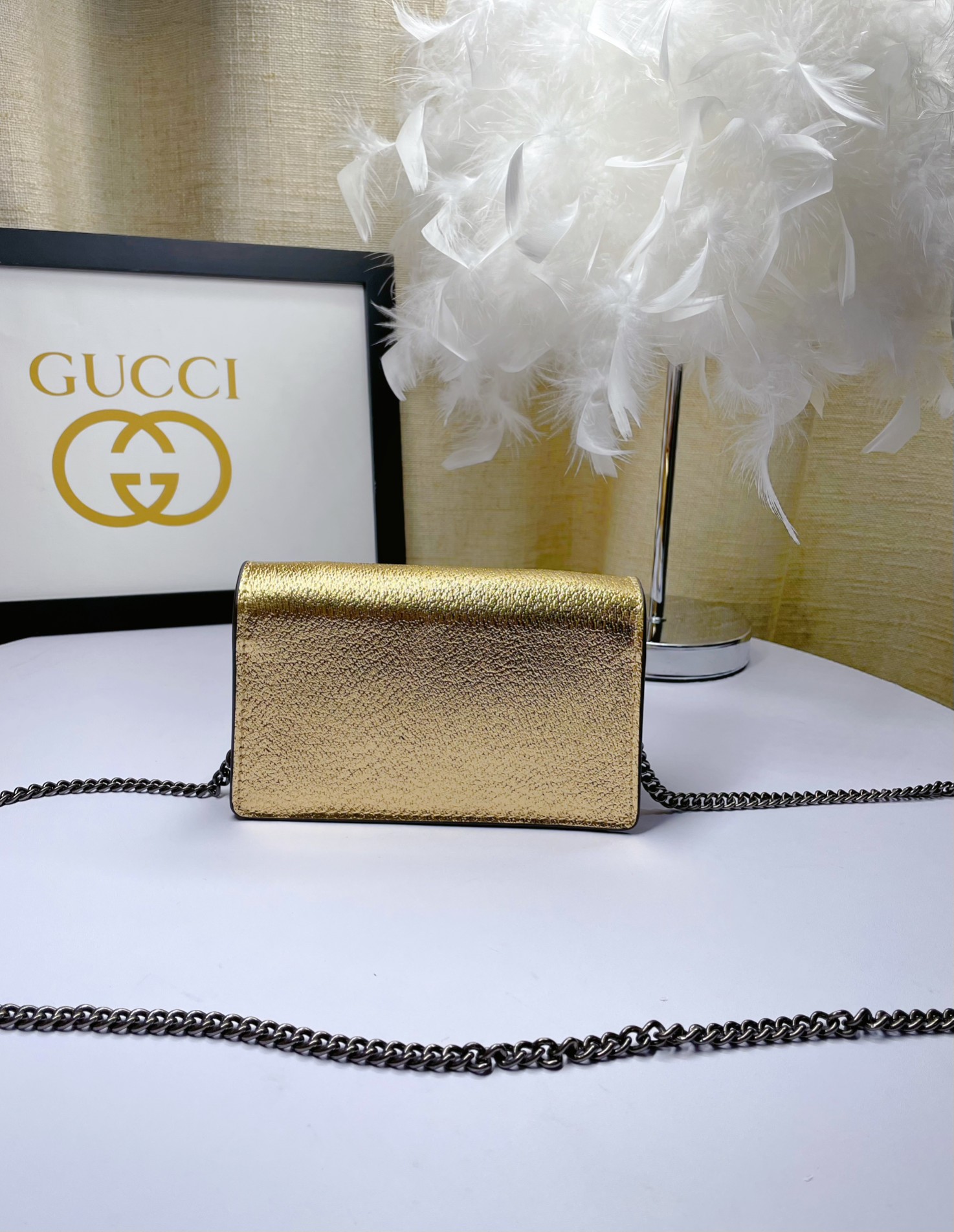  mini G家小酒神💃一个结构性超小型包，可拆掉链子当小手包或钱包使用，钥匙圈的细节可以用来将这个袋子